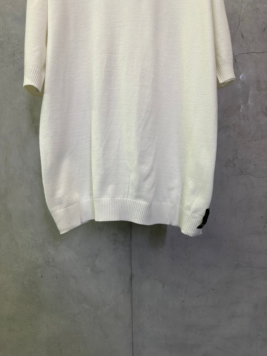 Fendi cream crewneck knit sweater with ribbed hem and sleeve cuffs