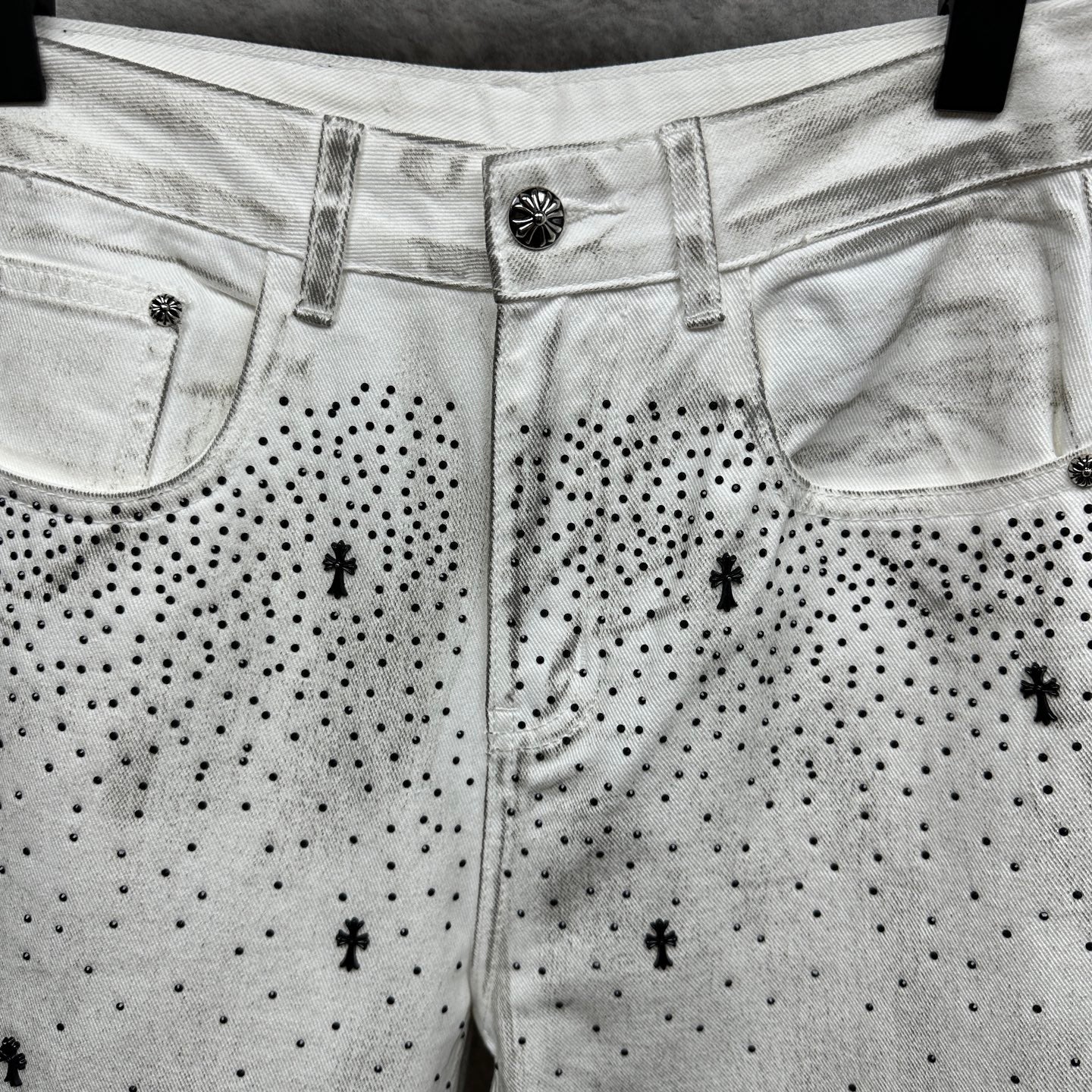 White denim pants with waistband button and black dot cross print