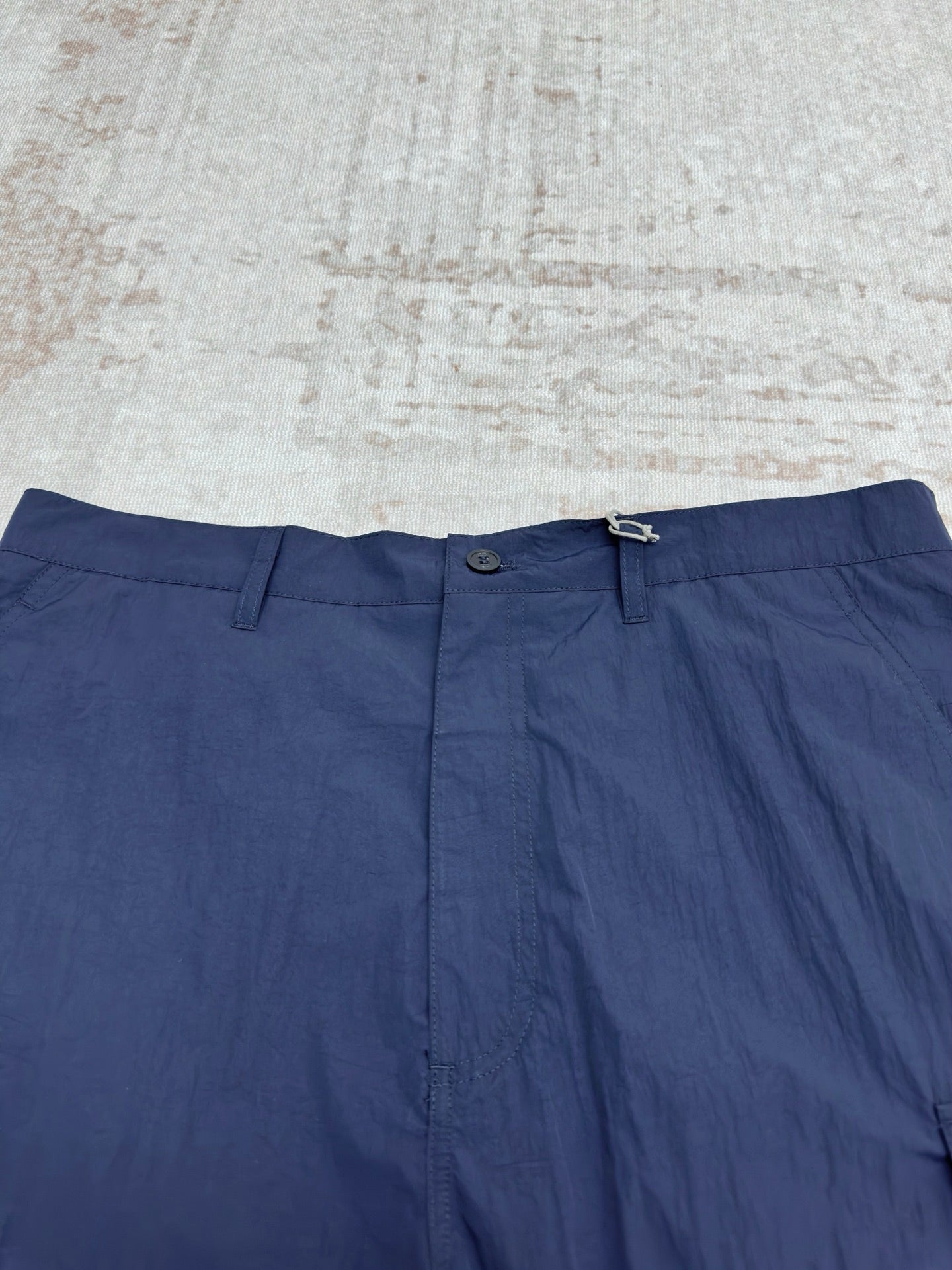 Dior blue short pants with front closure and crease at the waistband