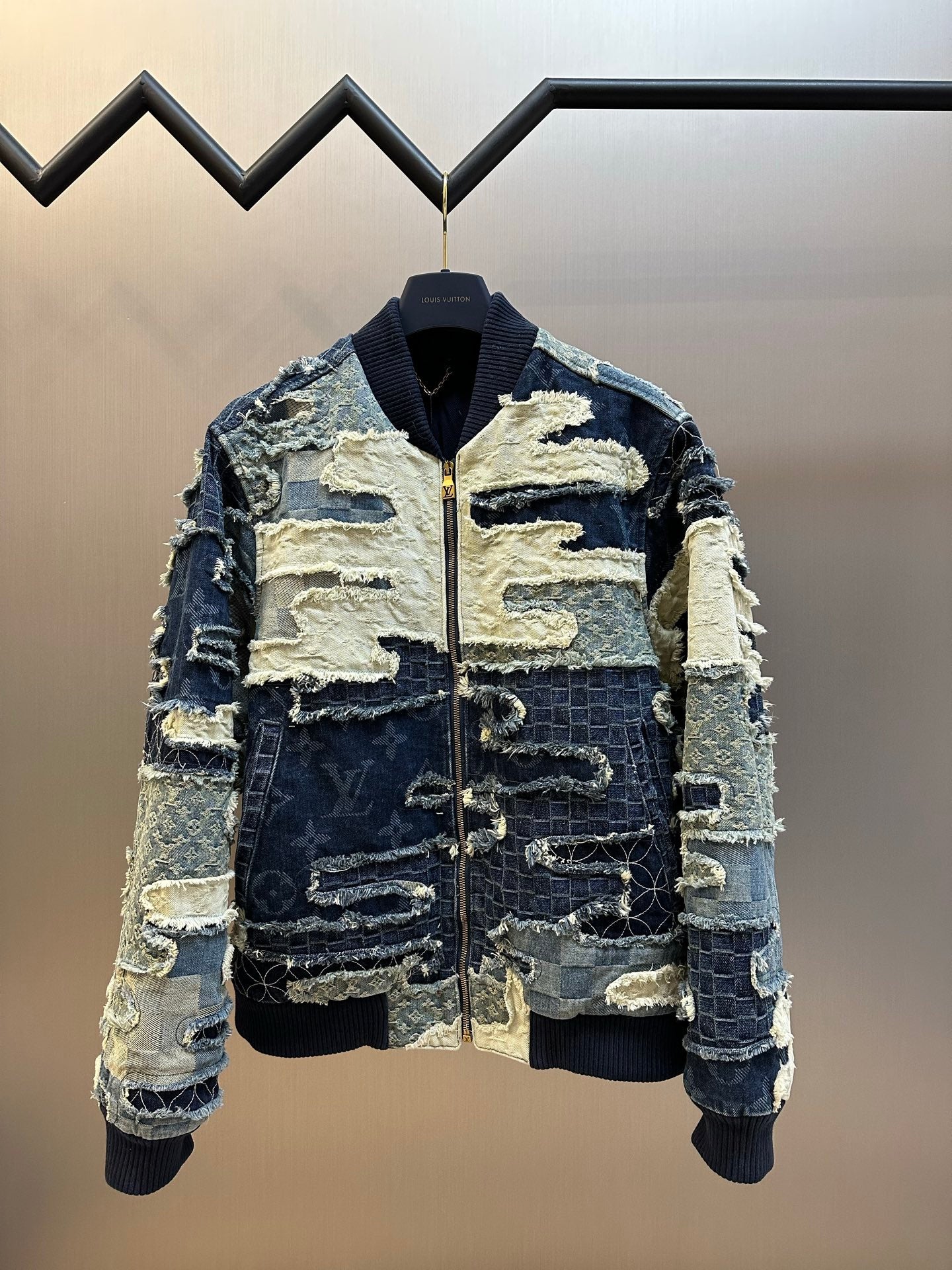 Patchwork denim jacket with zip front, ribbed hem and cuffs, blue and cream panels