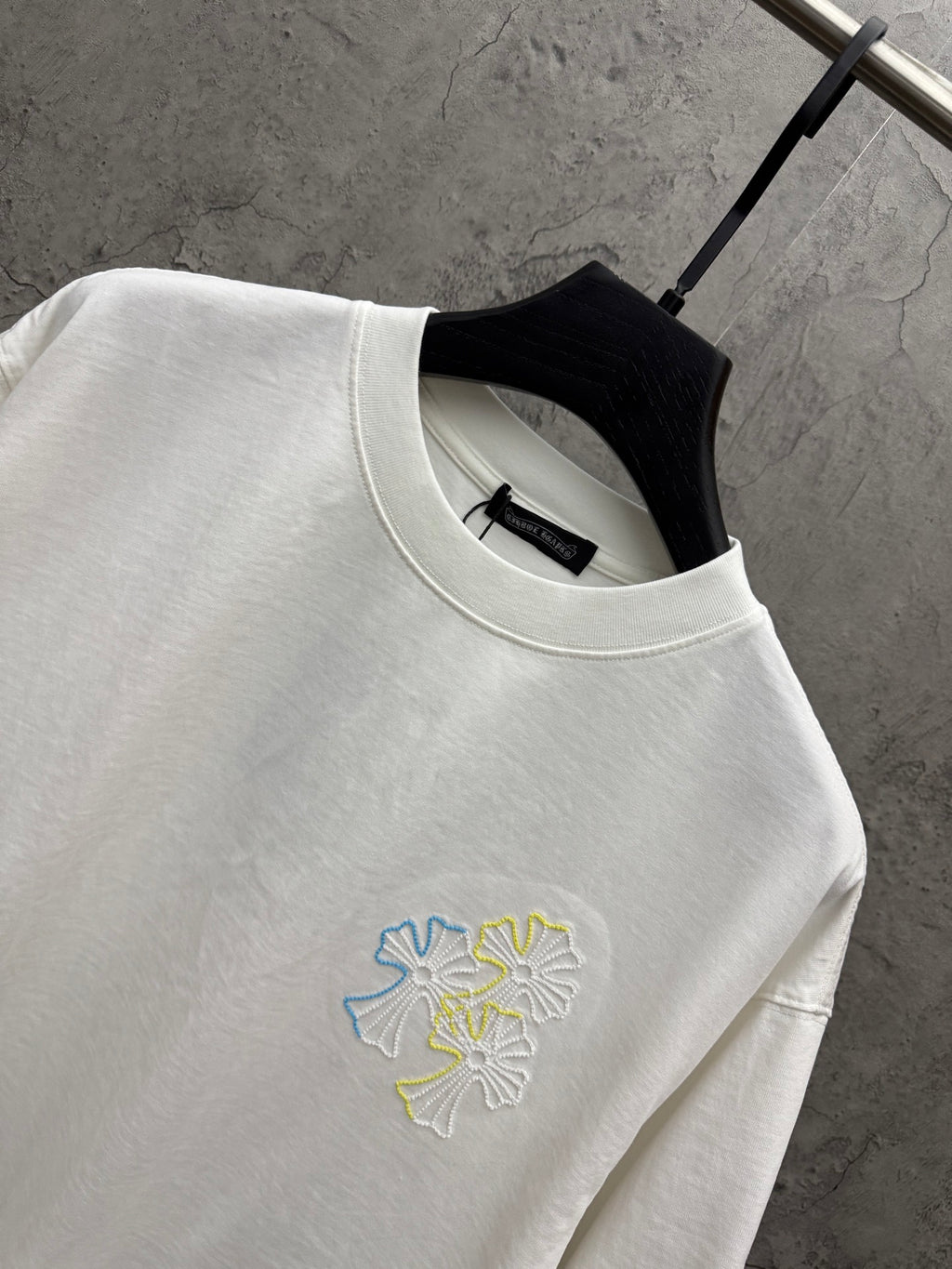 White T-shirt collar with crew neck and small multicolor floral chest embroidery