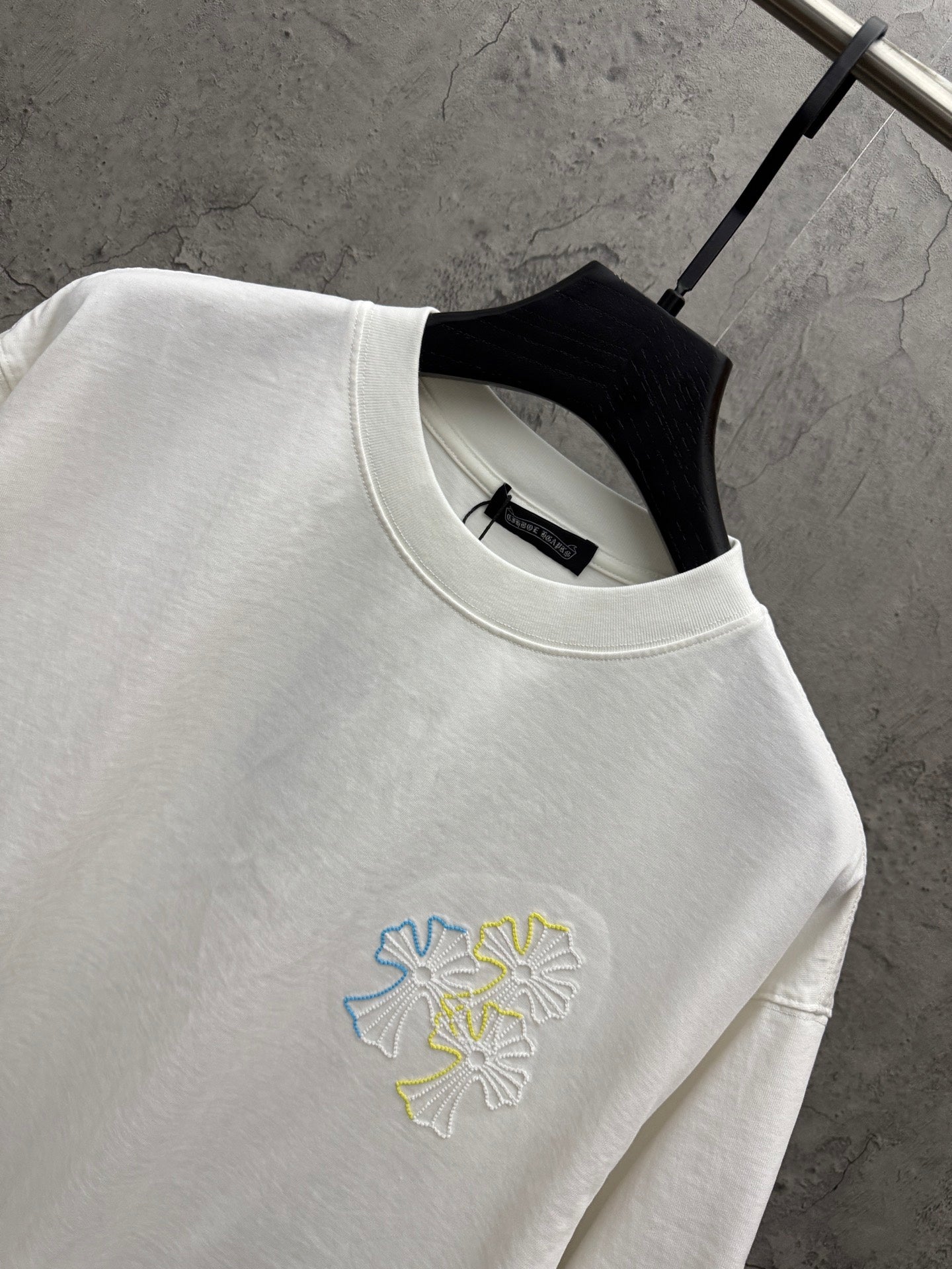 White T-shirt collar with crew neck and small multicolor floral chest embroidery