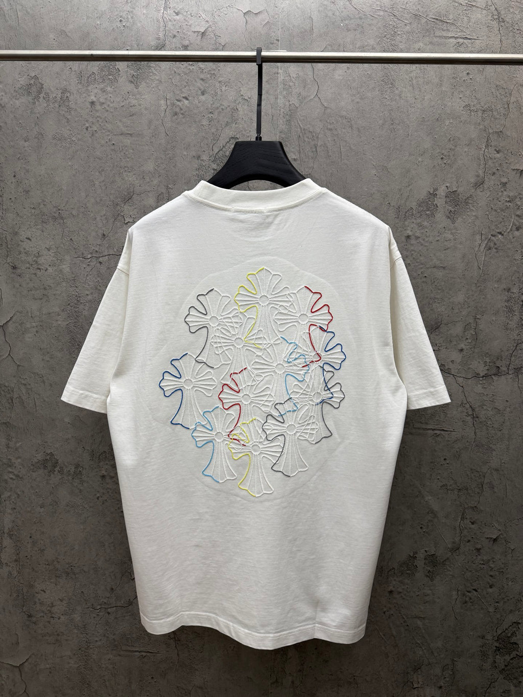 White short-sleeve T-shirt with crew neck and large multicolor floral back embroidery