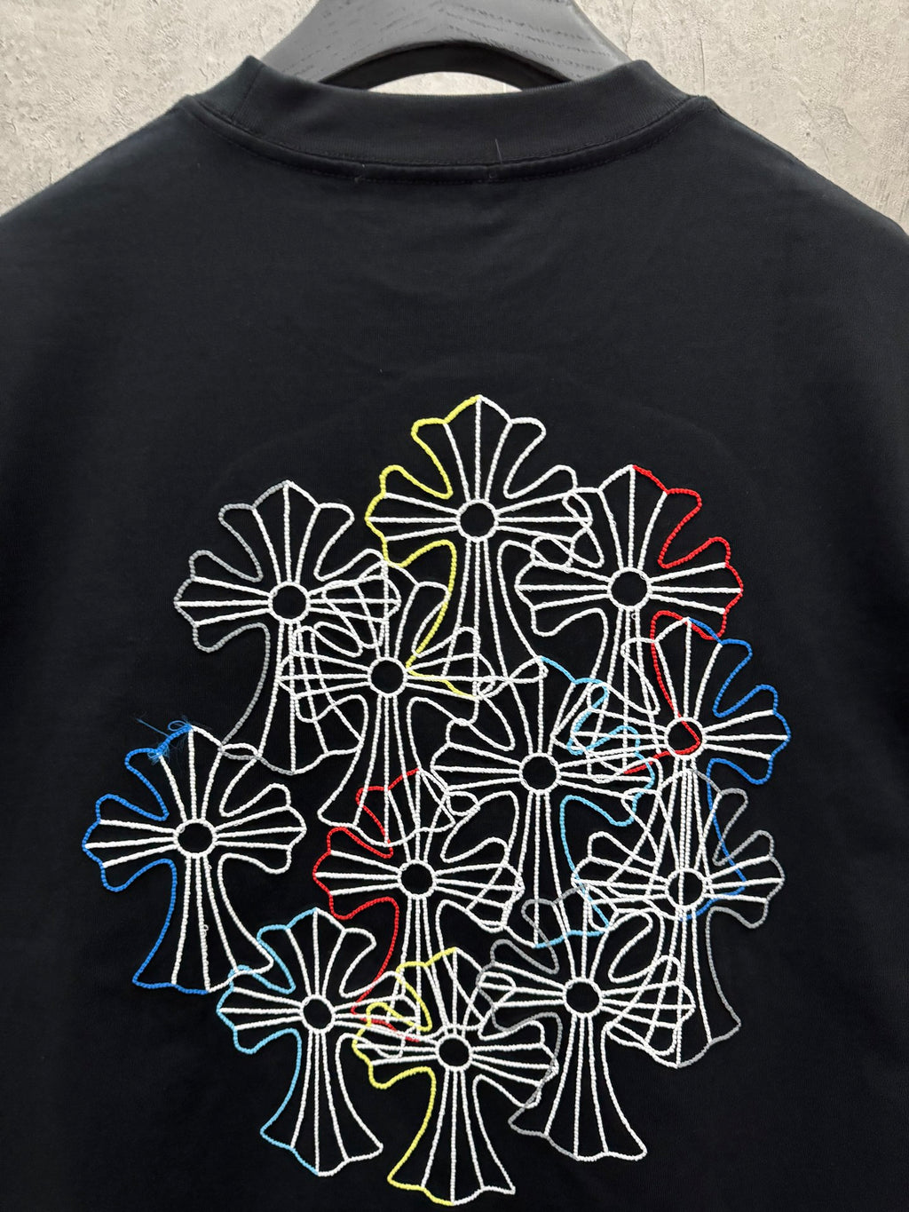 Dark navy short-sleeve T-shirt back with large multicolor floral line embroidery