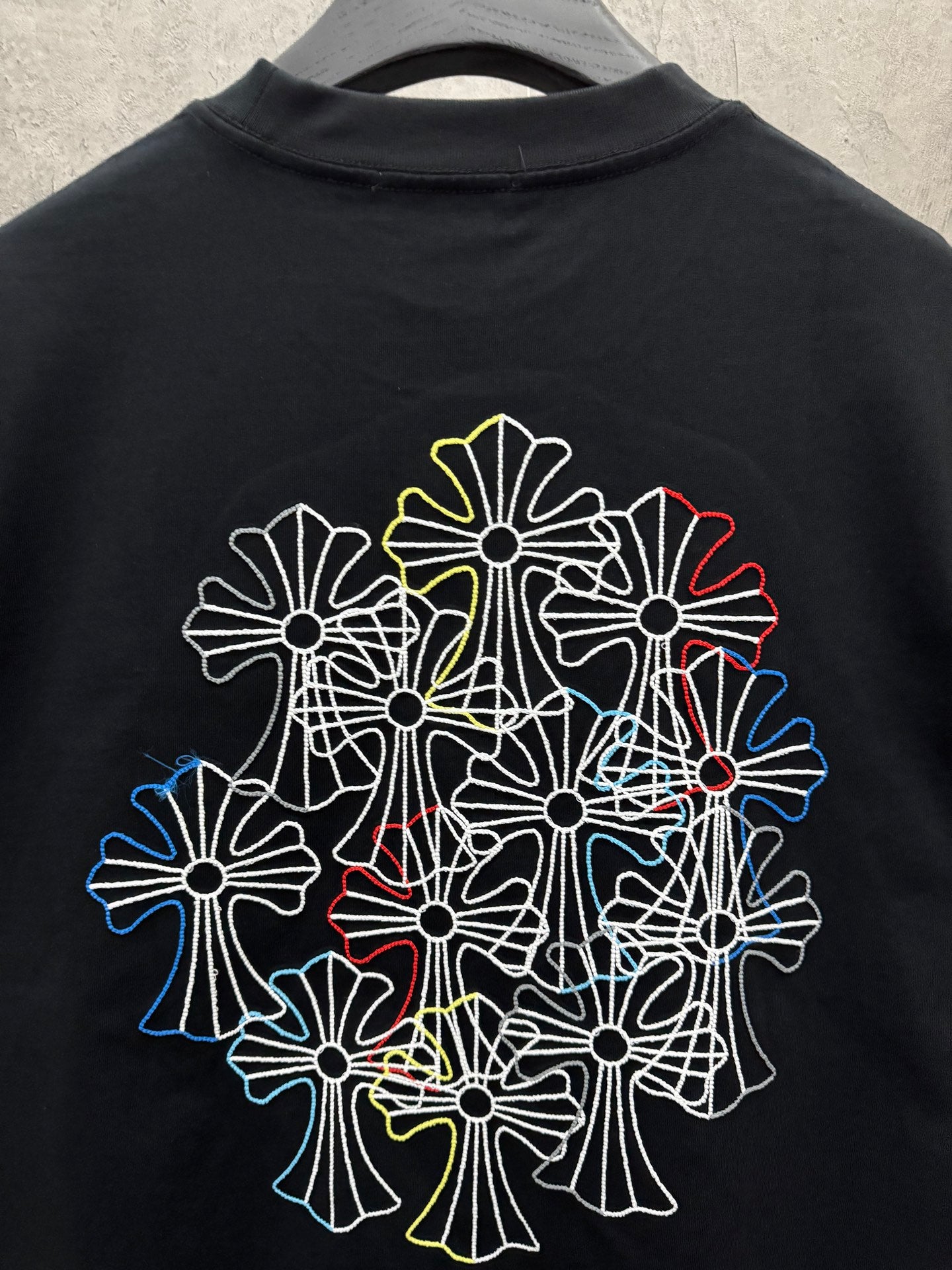 Dark navy short-sleeve T-shirt back with large multicolor floral line embroidery