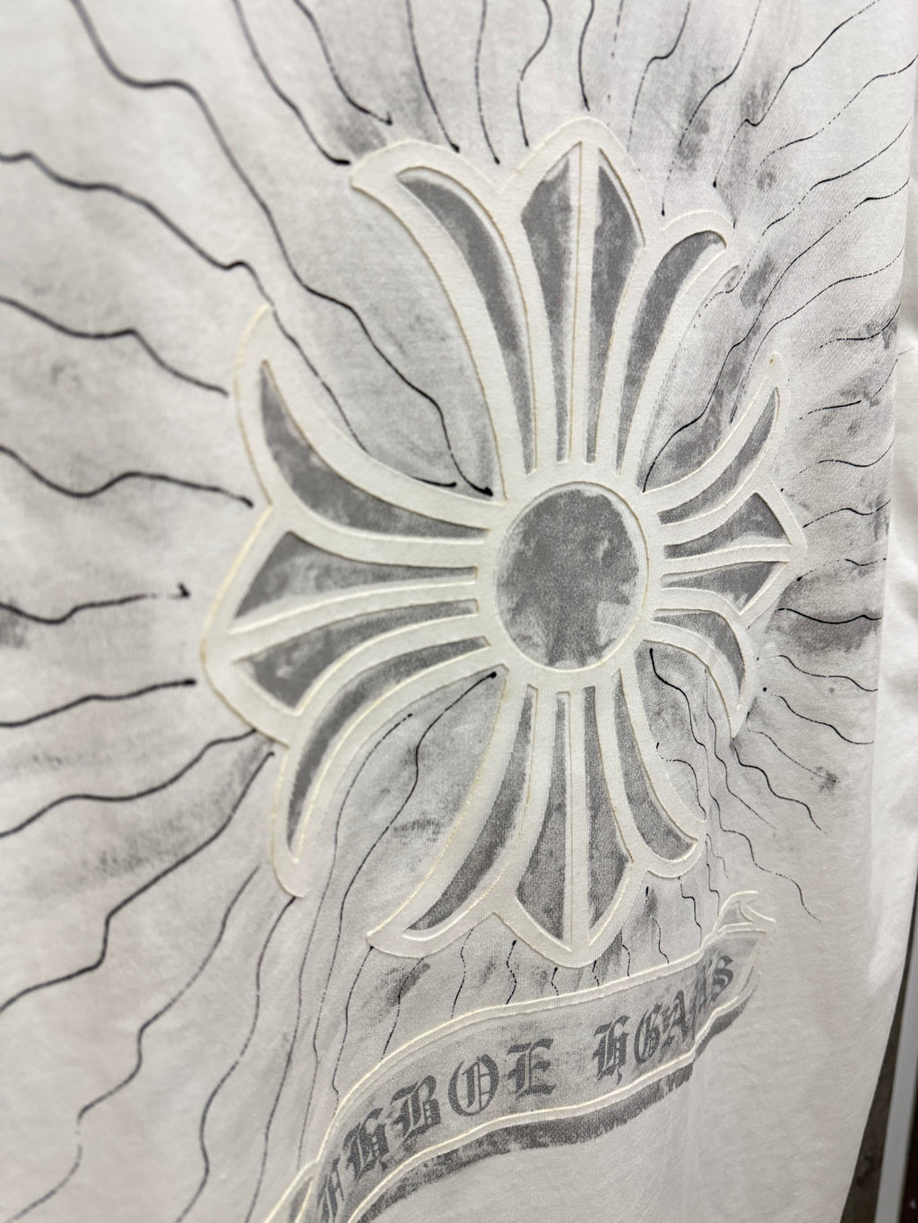 White short-sleeve T-shirt close-up of back sunburst floral graphic