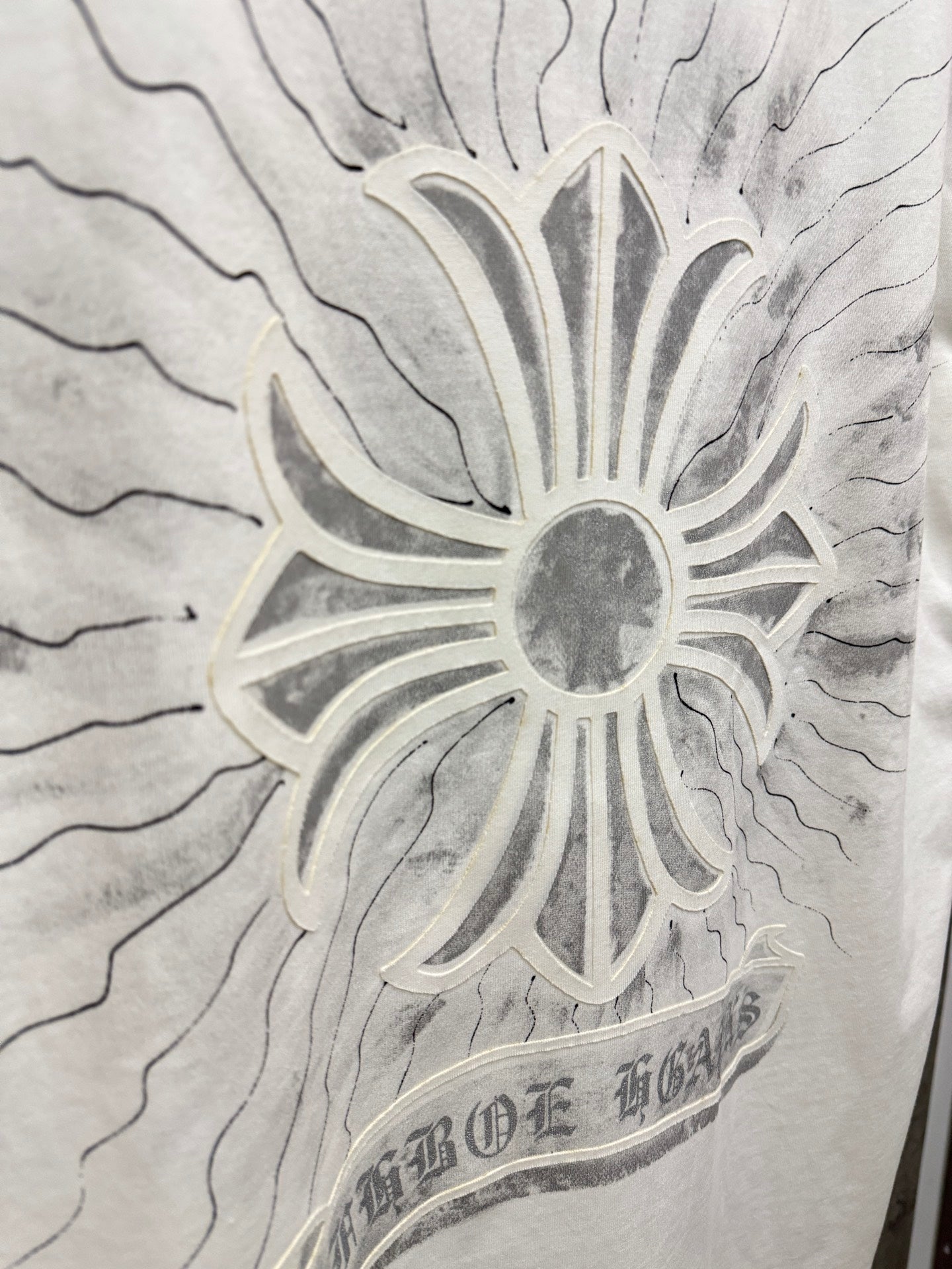 White short-sleeve T-shirt close-up of back sunburst floral graphic