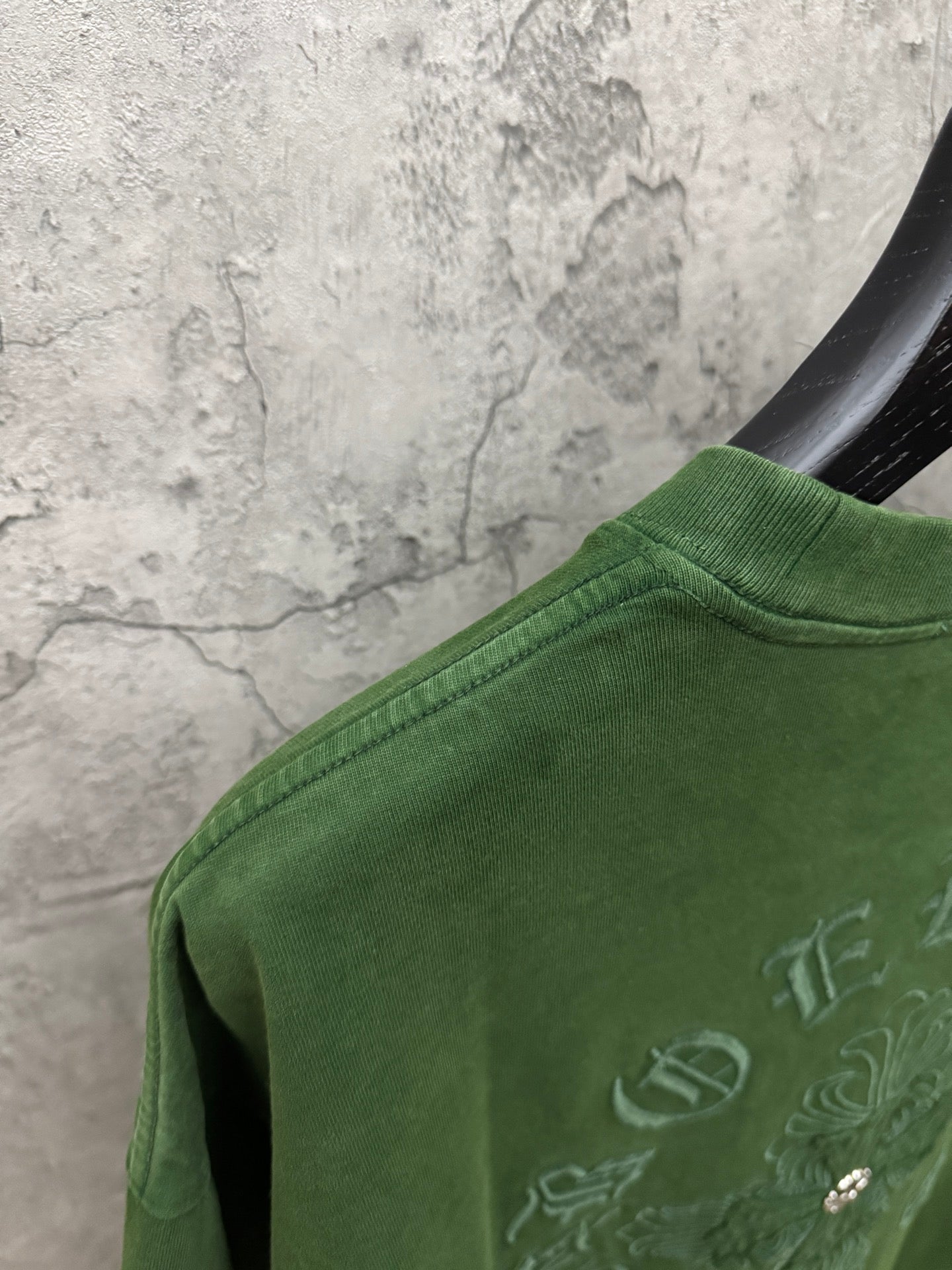 Green T-shirt crew neck with small chest logo embroidery