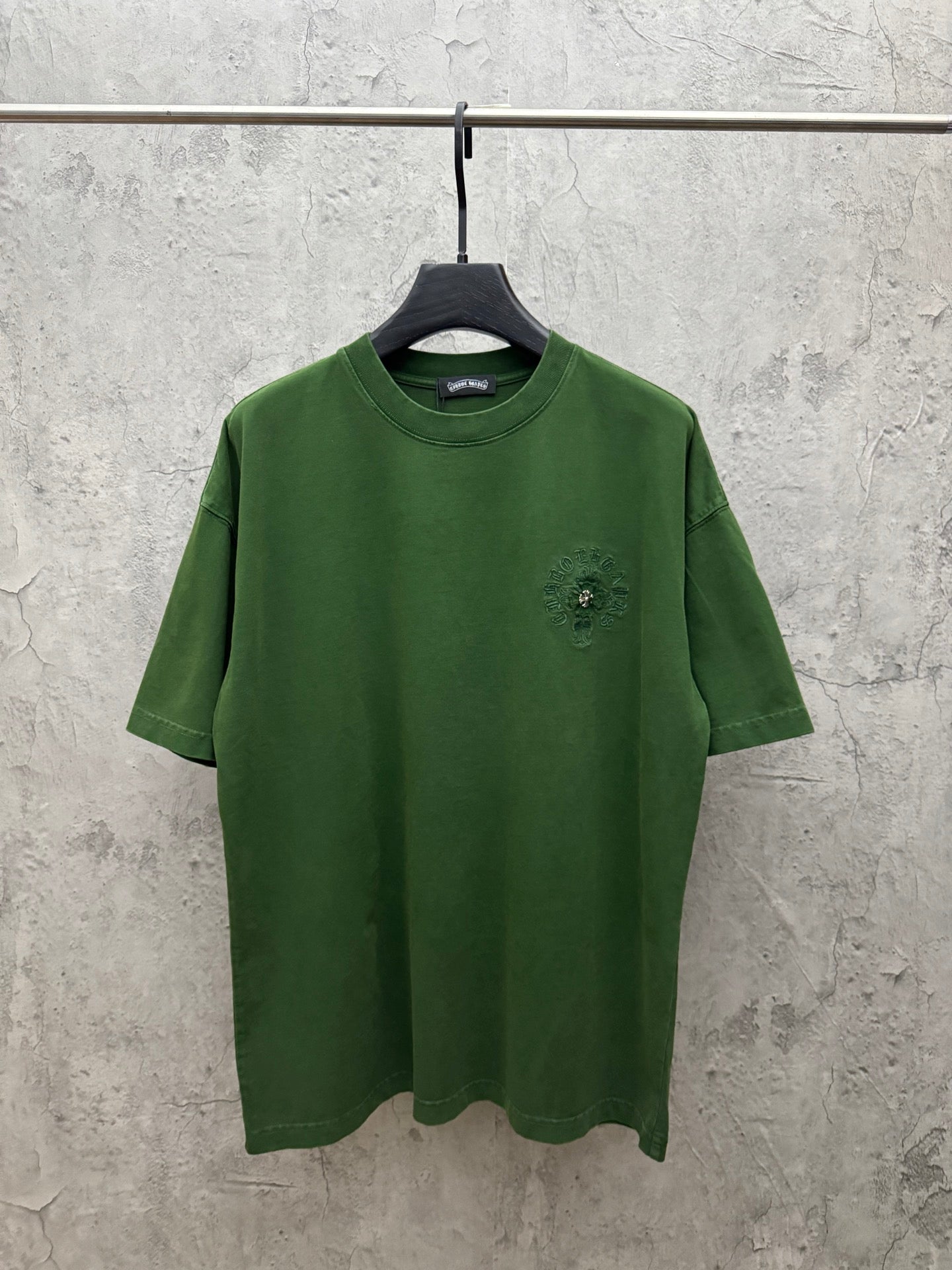 Green crew-neck T-shirt with small chest logo embroidery
