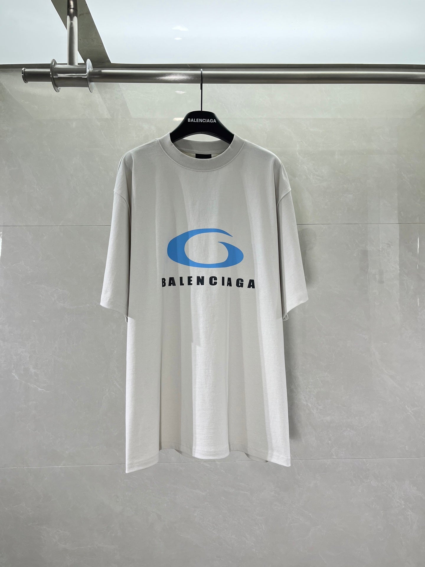 White short-sleeve T-shirt with blue BALENCIAGA logo print on chest