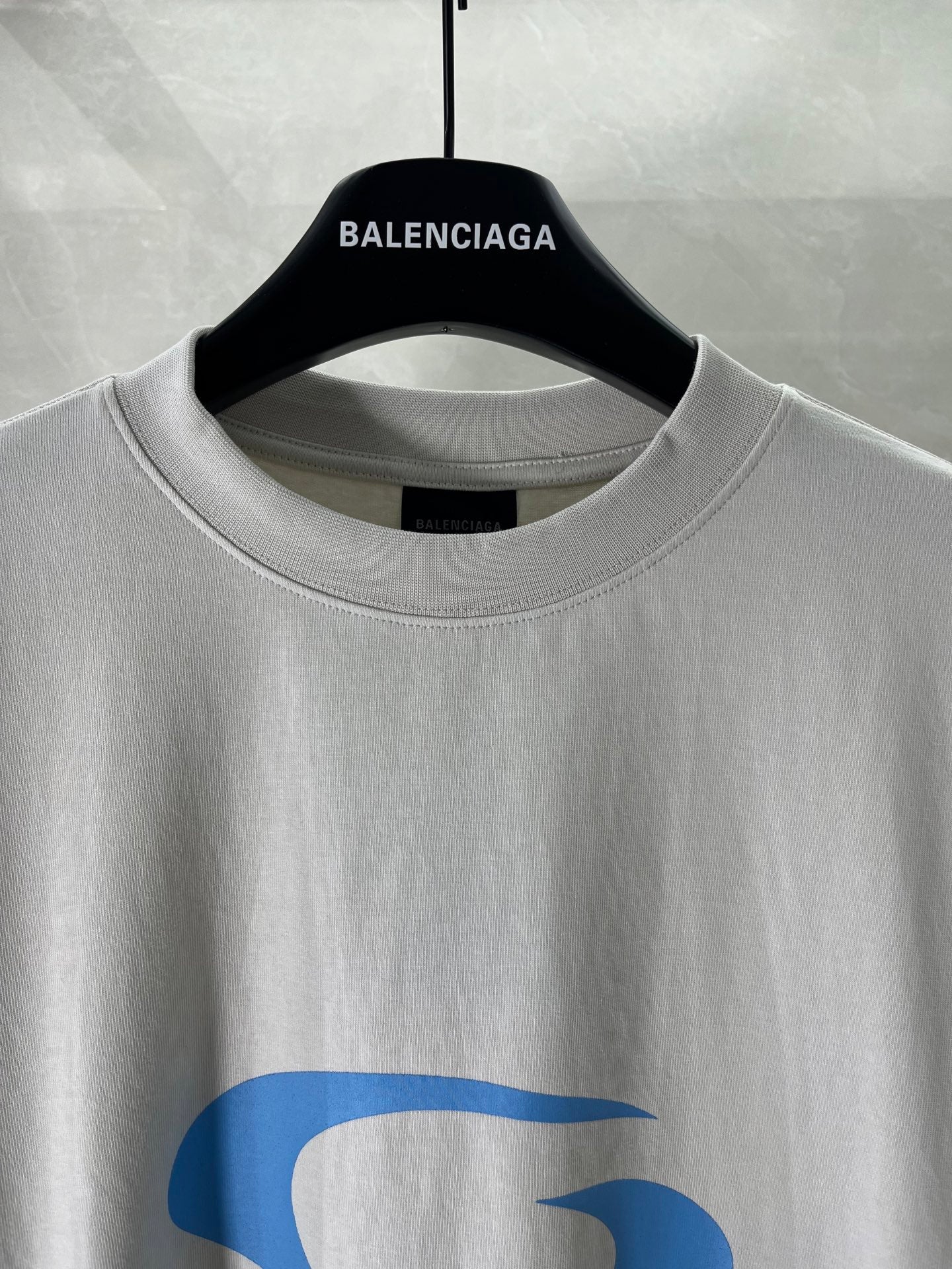 White short-sleeve T-shirt neckline with BALENCIAGA logo on collar