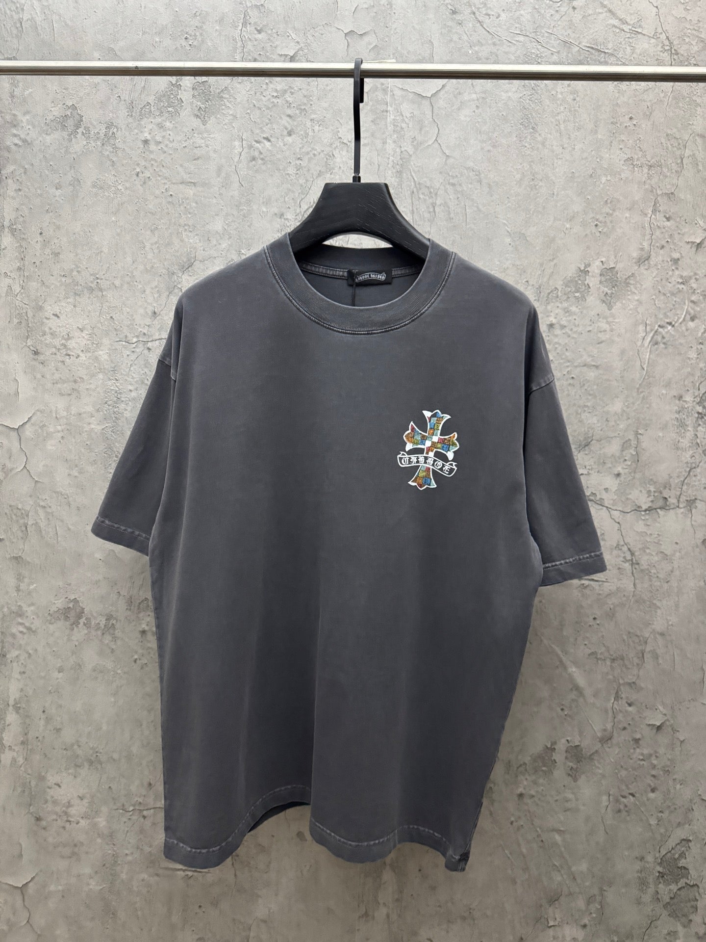 Dark gray short-sleeve T-shirt with small multicolor cross logo on chest