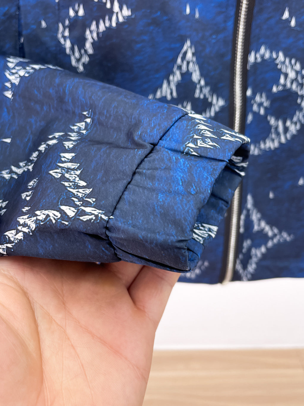 Long Louis Vuitton jacket blue with white print, folded sleeve and stitched seam