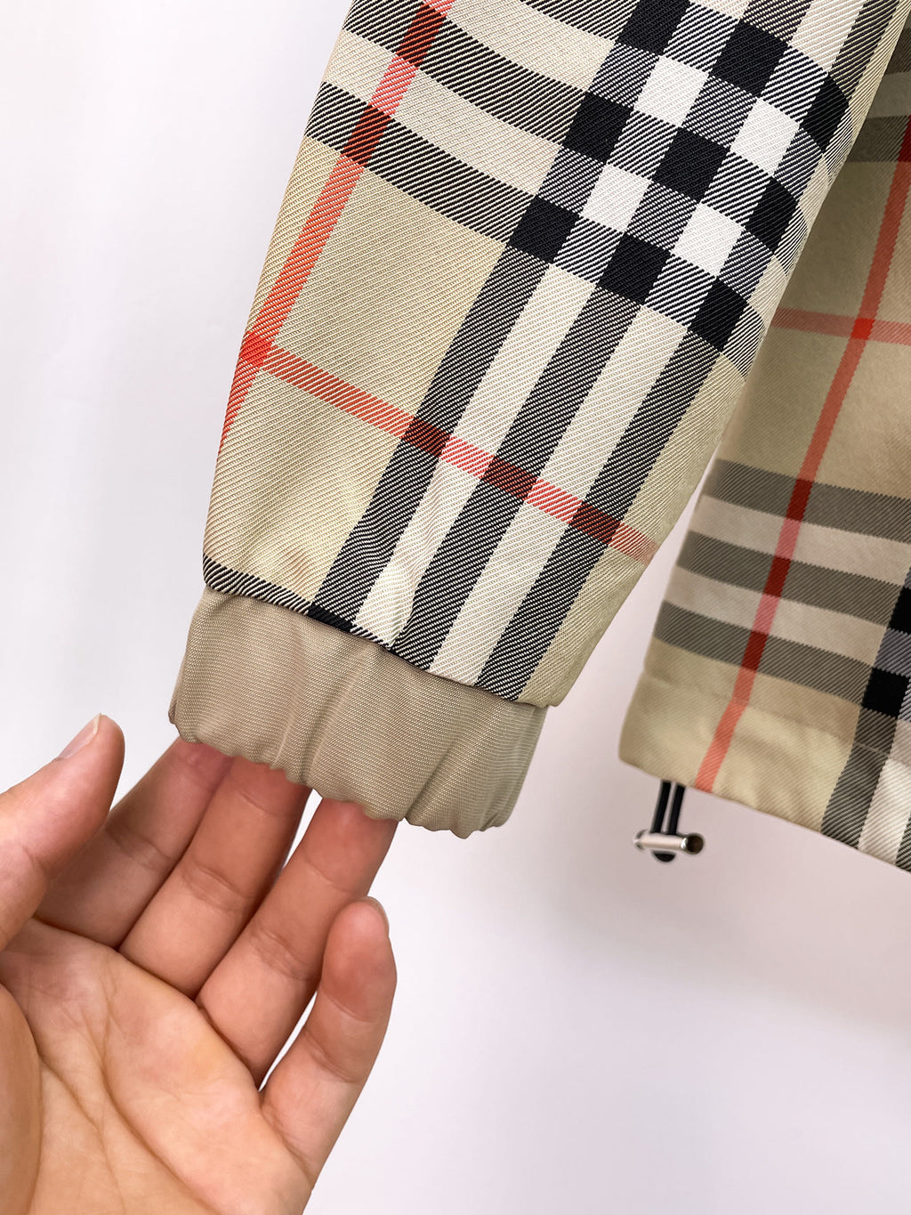 Long coat sleeve cuff with beige and plaid pattern