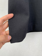 Black short-sleeve T-shirt sleeve cuff seam detail