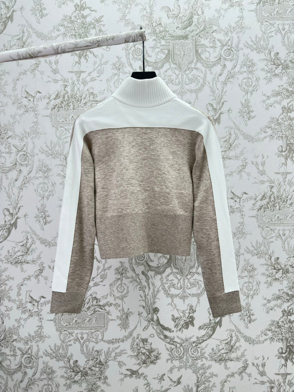 Long-sleeve zip sweater, white upper back and heather gray body with gold zipper