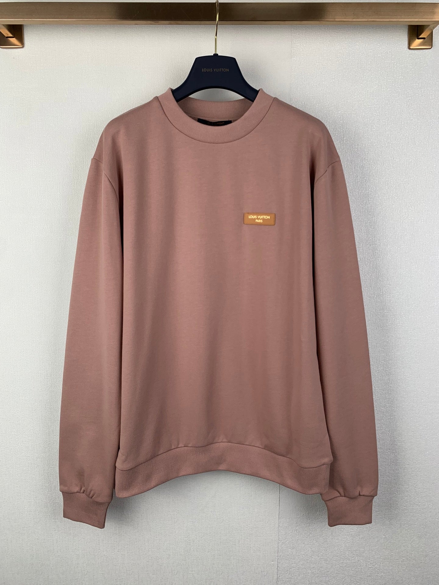 Louis Vuitton crewneck sweatshirt with small gold logo patch, long sleeves, mauve pink