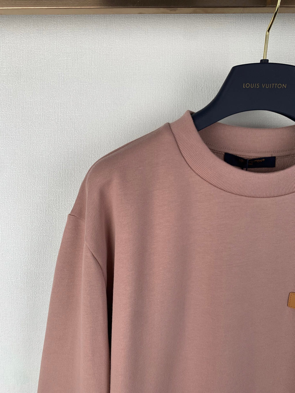Louis Vuitton crewneck sweatshirt shoulder and side, mauve pink long sleeve