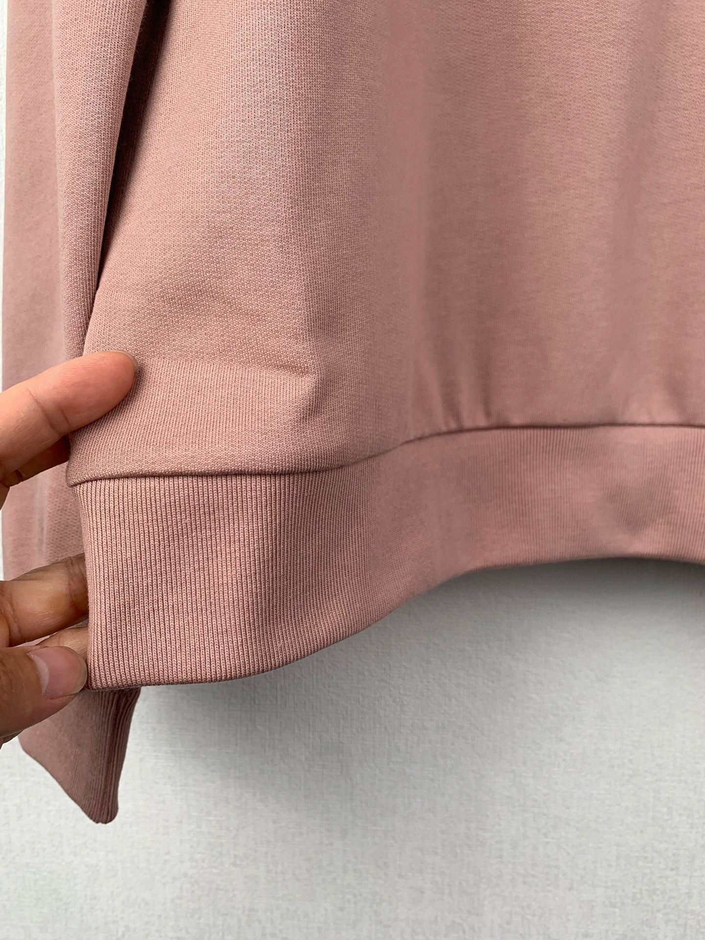 Mauve pink sweatshirt ribbed hem and lower sleeve seam detail