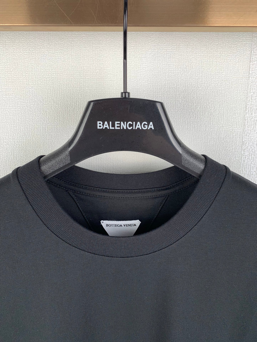 Crewneck T-shirt neckline with brand hang tag and interior neck label