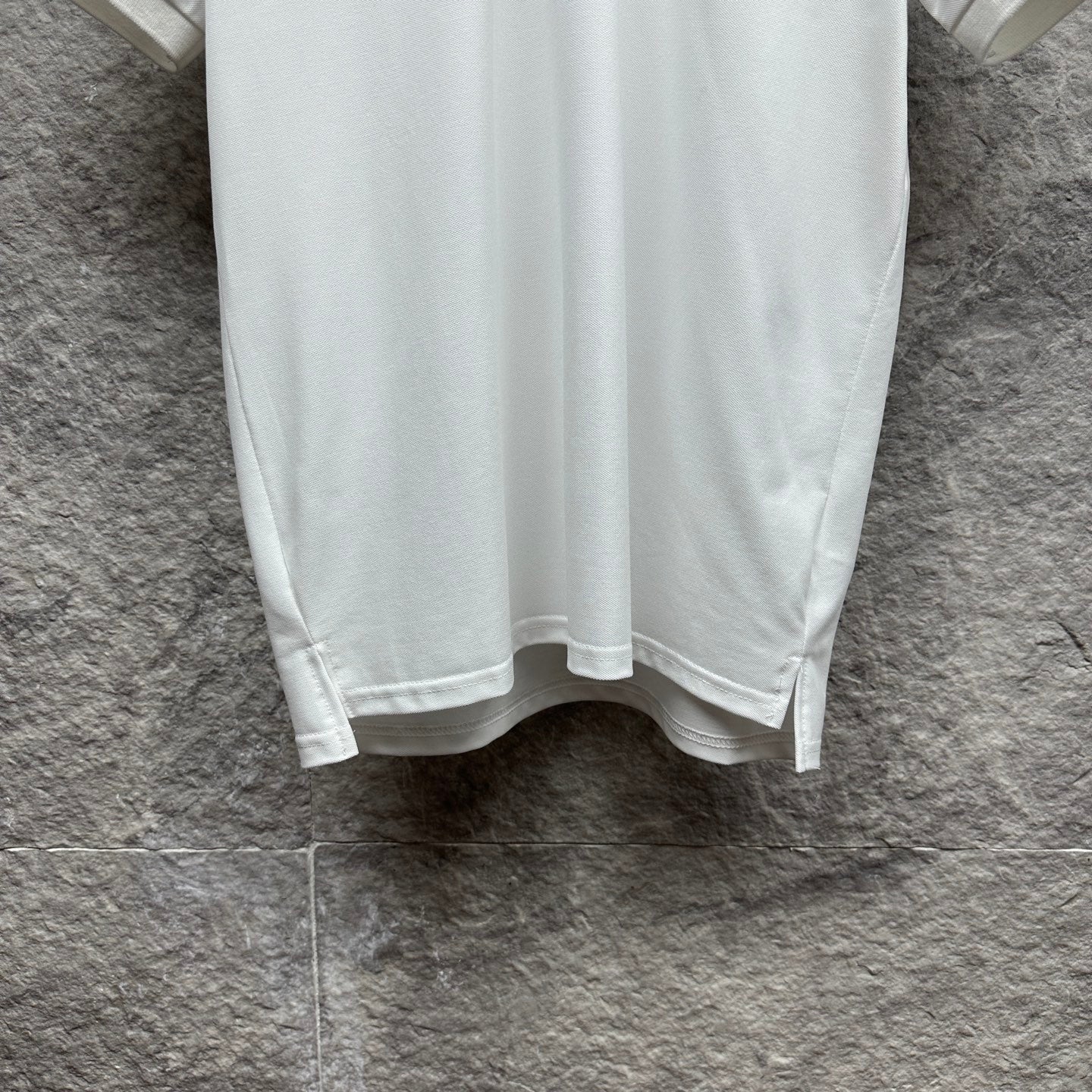 Burberry white polo shirt hem with side vent stitching