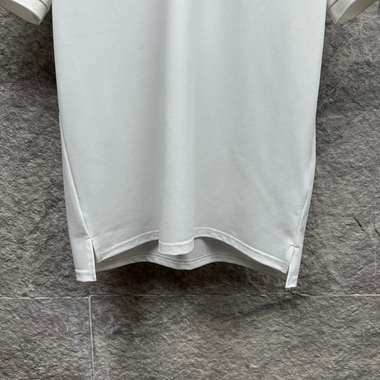 Gucci white polo shirt bottom hem with side slit detail
