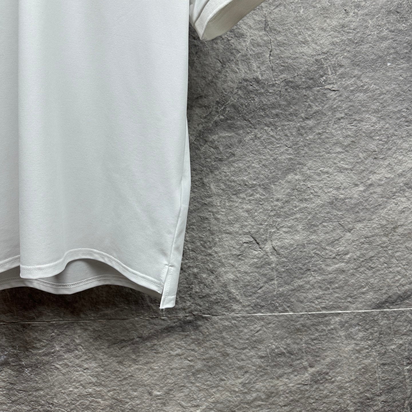 Gucci white polo shirt side hem with split vent detail