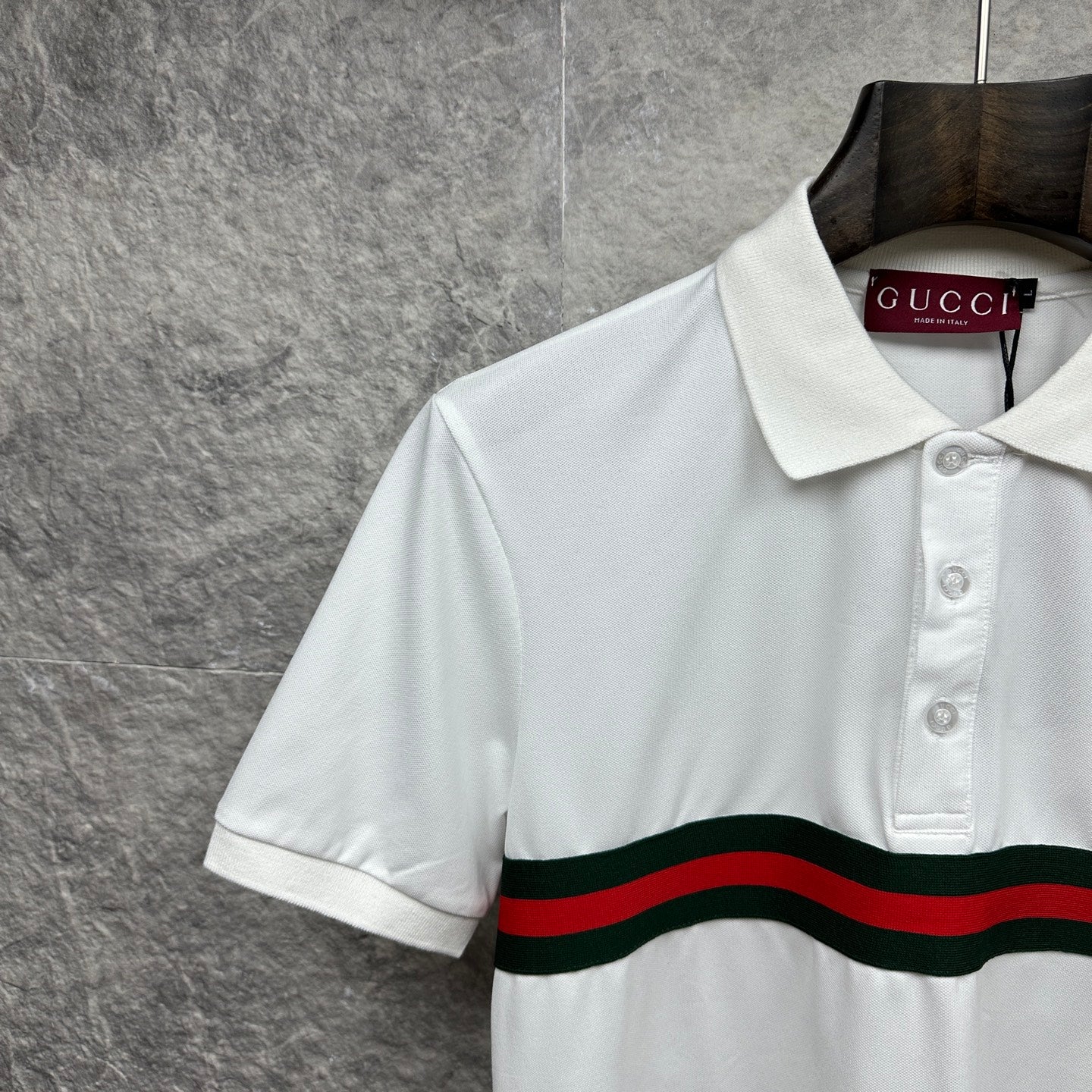 Gucci polo shirt in white, close-up of collar and red and green striped chest band