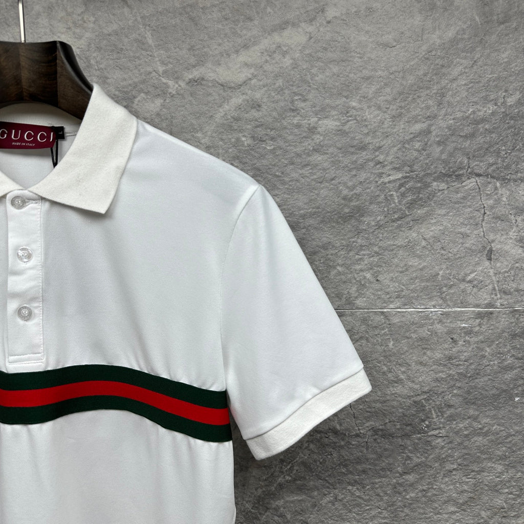 Gucci polo shirt in white, side view with short sleeves and red and green striped band