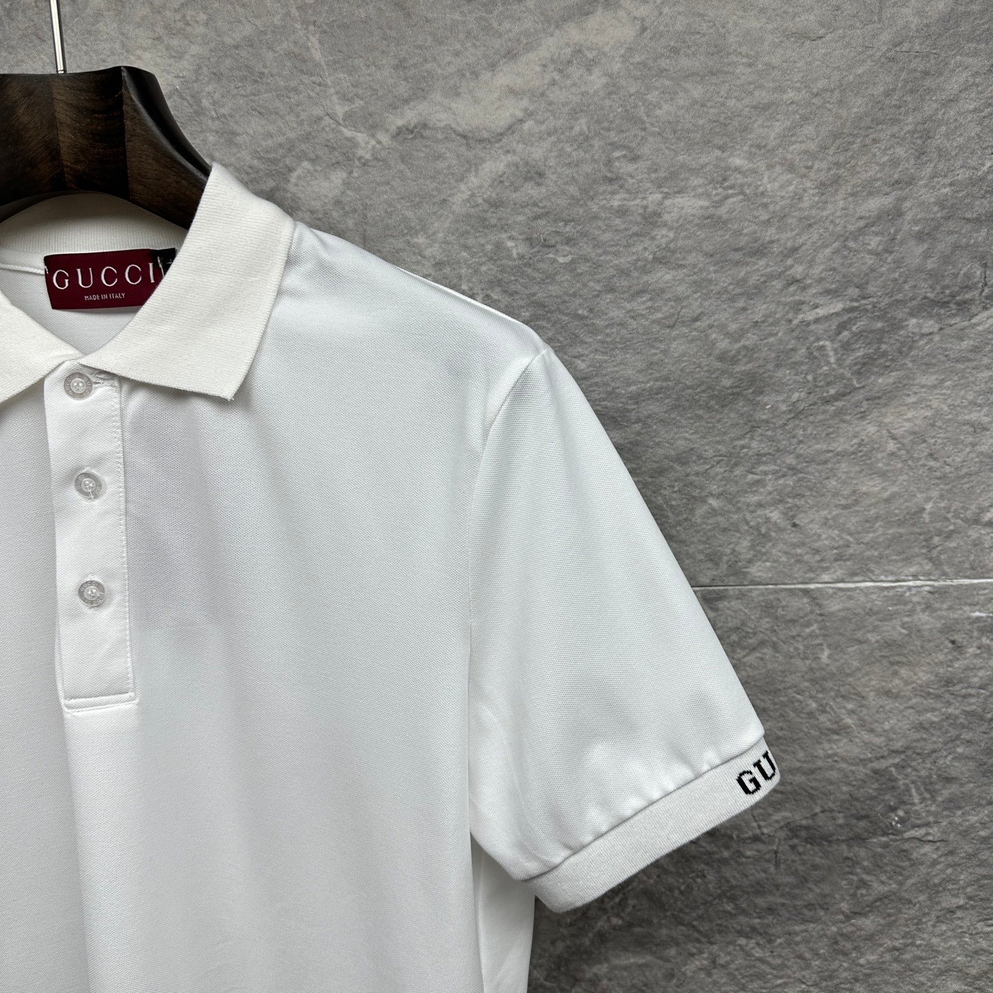 White Gucci polo shirt close-up with short sleeve and side embroidered GUCCI