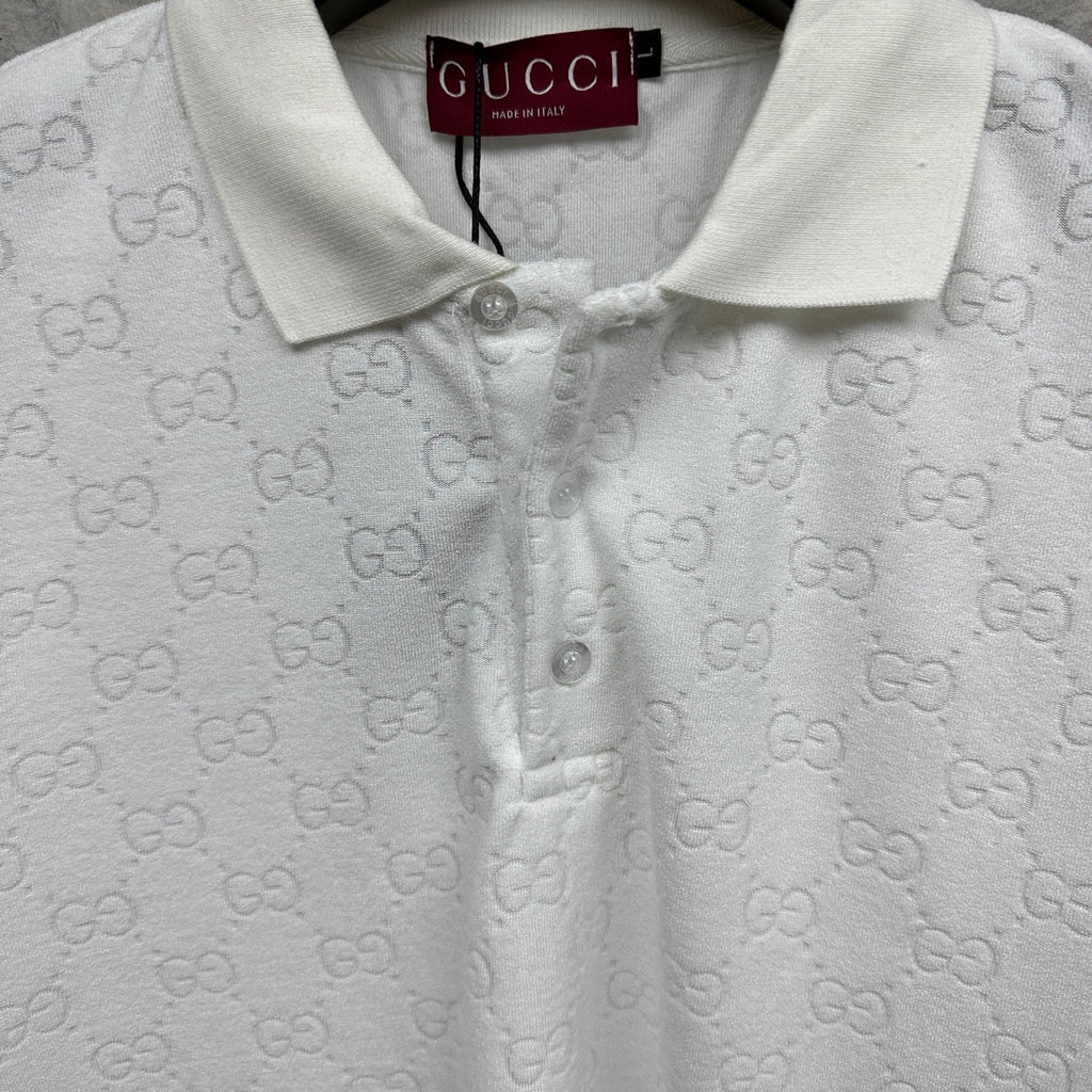 Gucci short-sleeve polo shirt neckline, white GG pattern, two-button placket