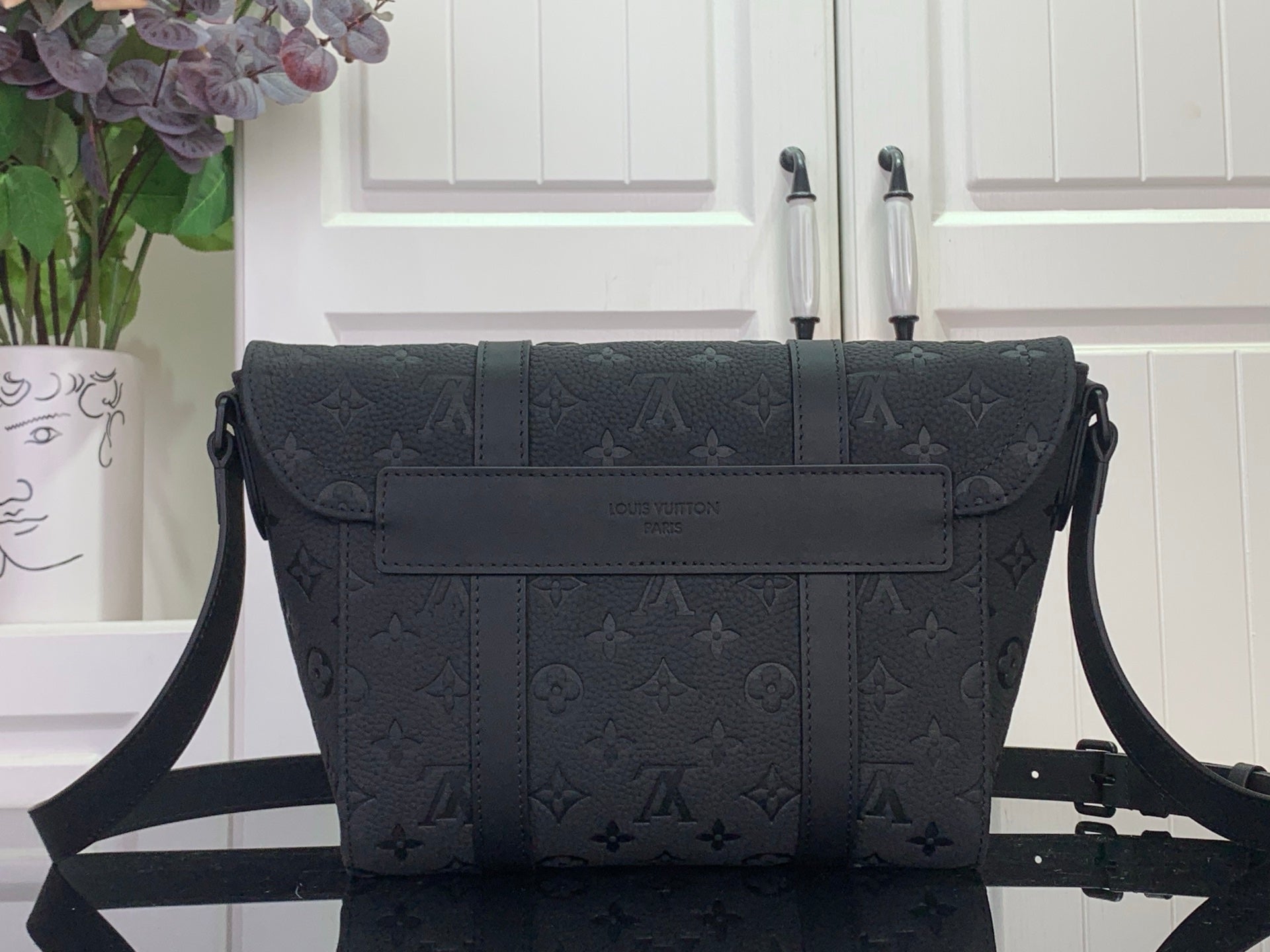 Louis Vuitton shoulder bag in dark monogram canvas, front flap and buckle detail