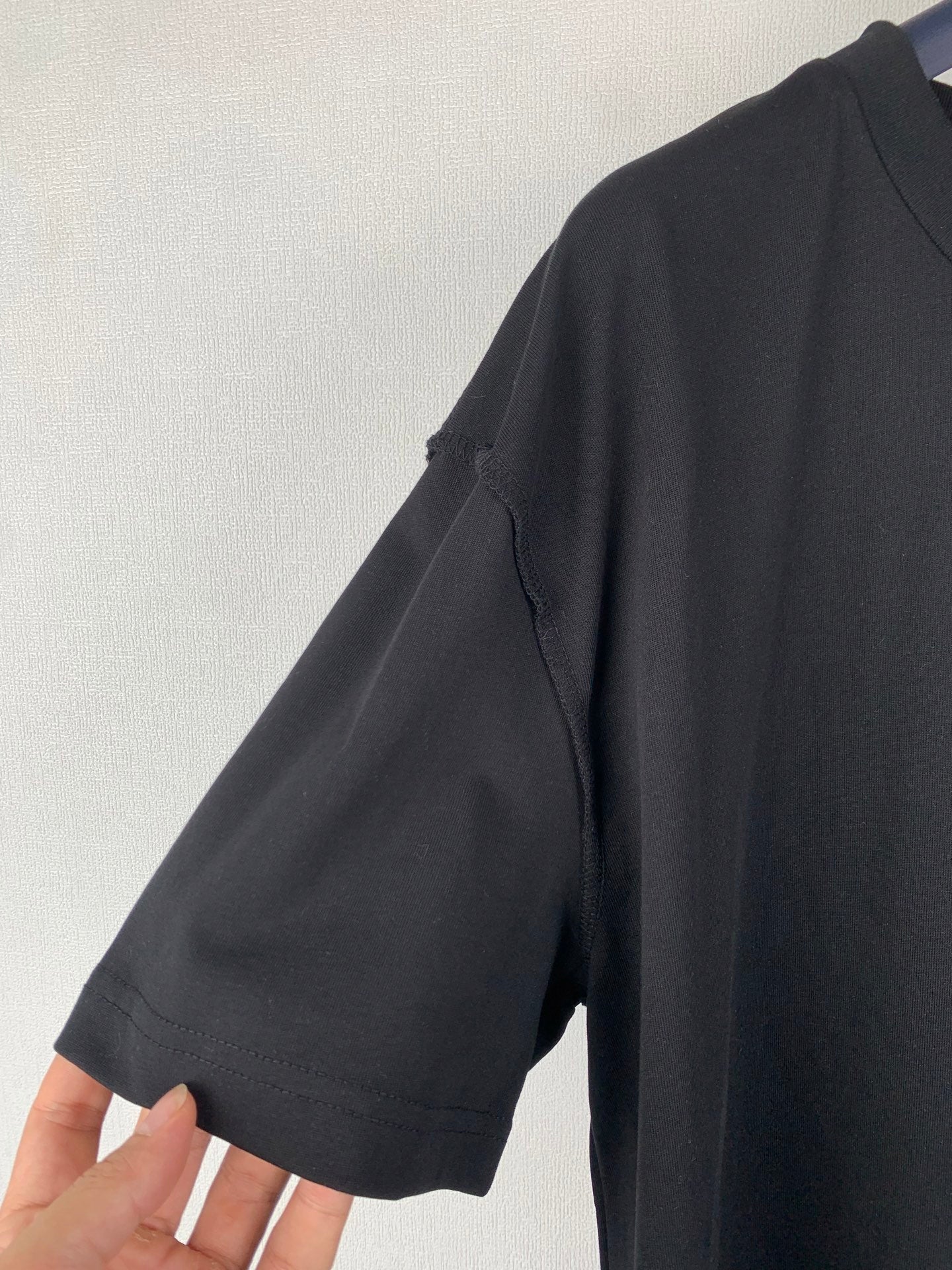 Louis Vuitton T-shirt short sleeve hem, dark black with stitched edge