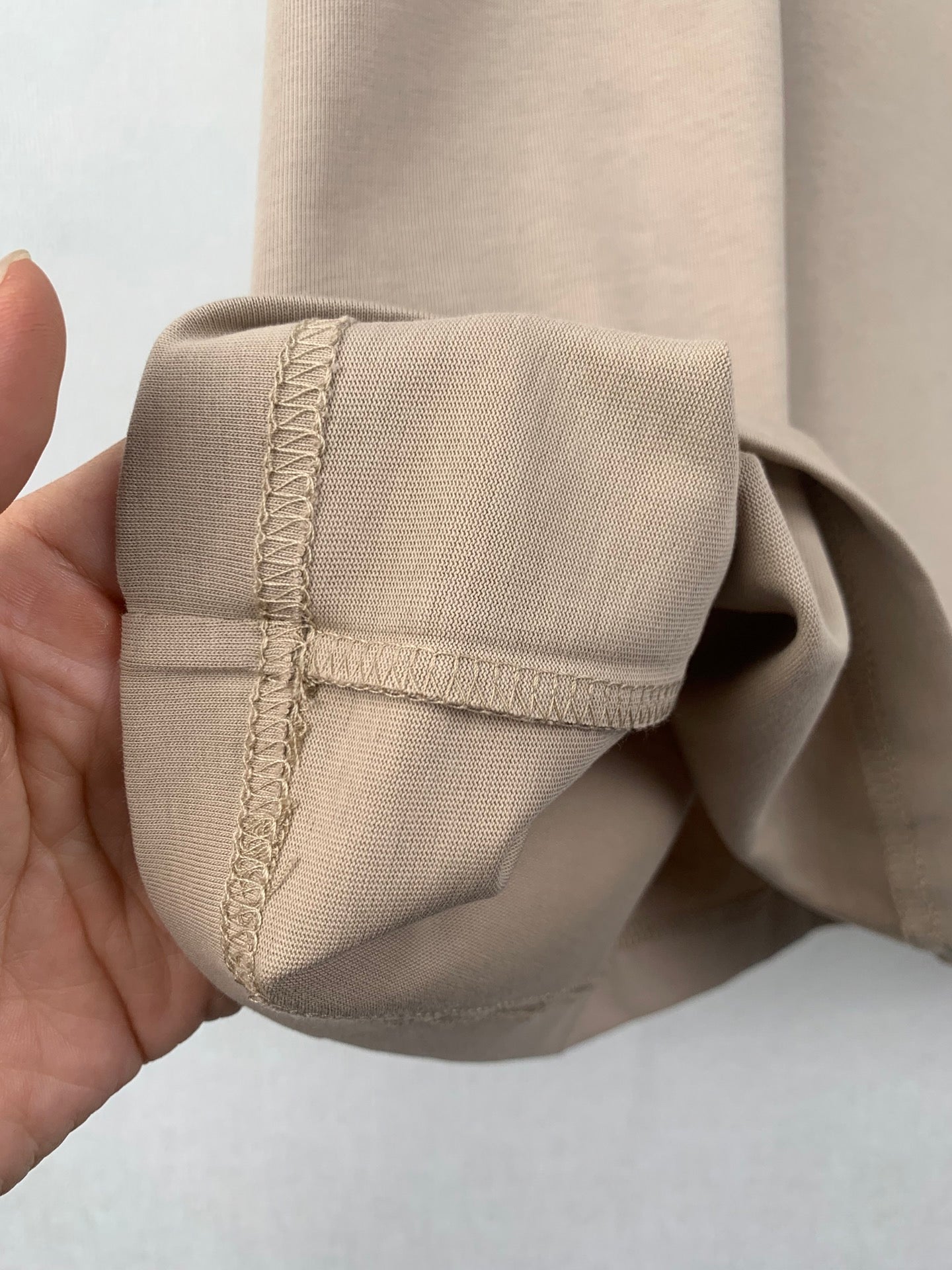 Louis Vuitton short-sleeve T-shirt, beige folded sleeve hem stitching detail