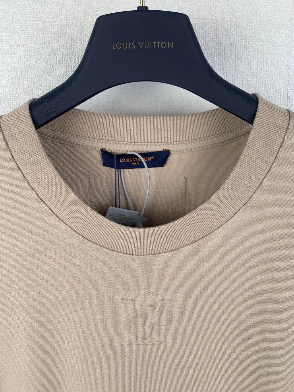 Louis Vuitton short-sleeve T-shirt, beige ribbed crew neck detail and lining