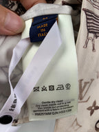 Long-sleeve shirt care label and collar band with tie detail