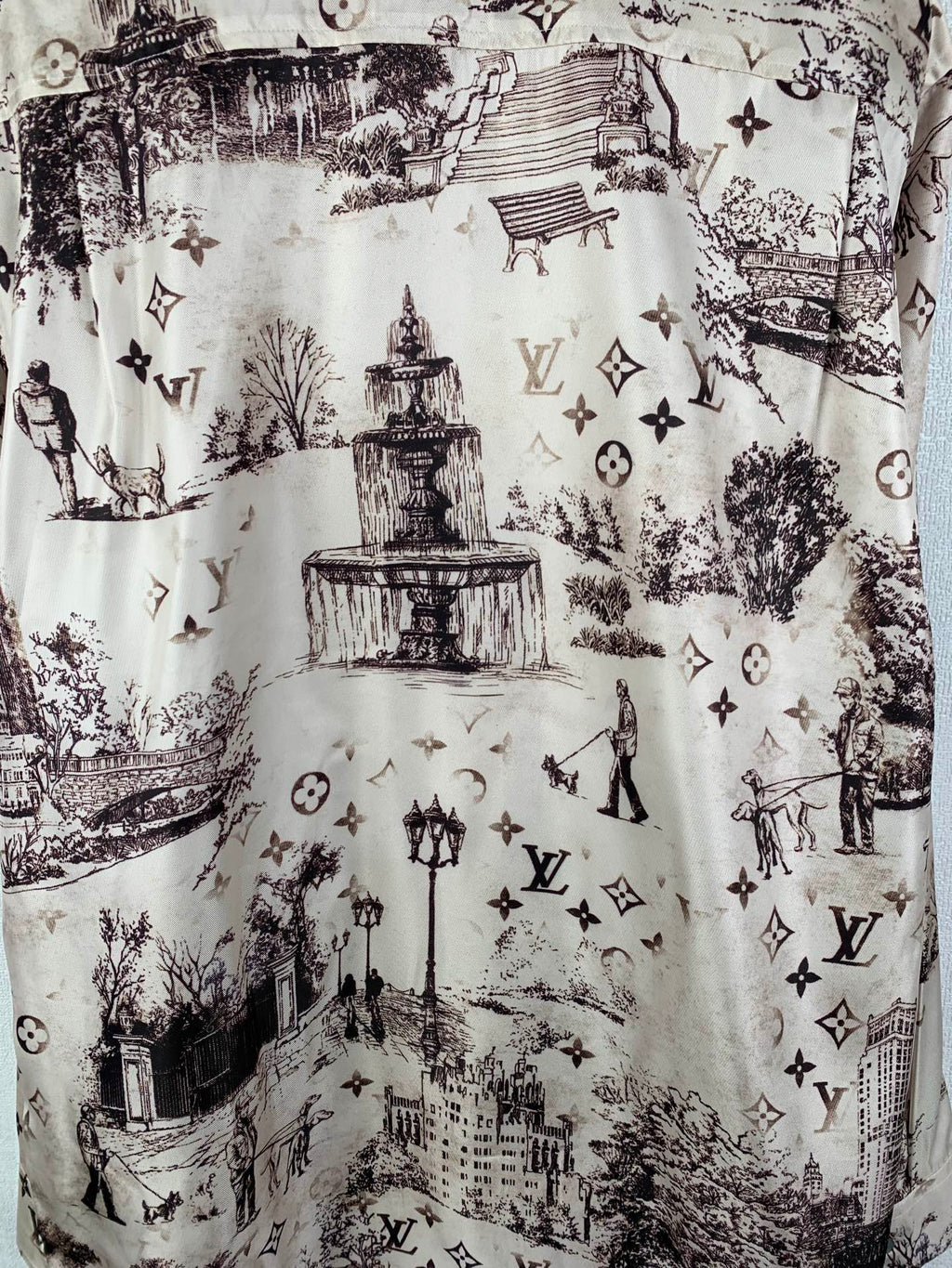 Long-sleeve shirt with white base and dark cityscape print