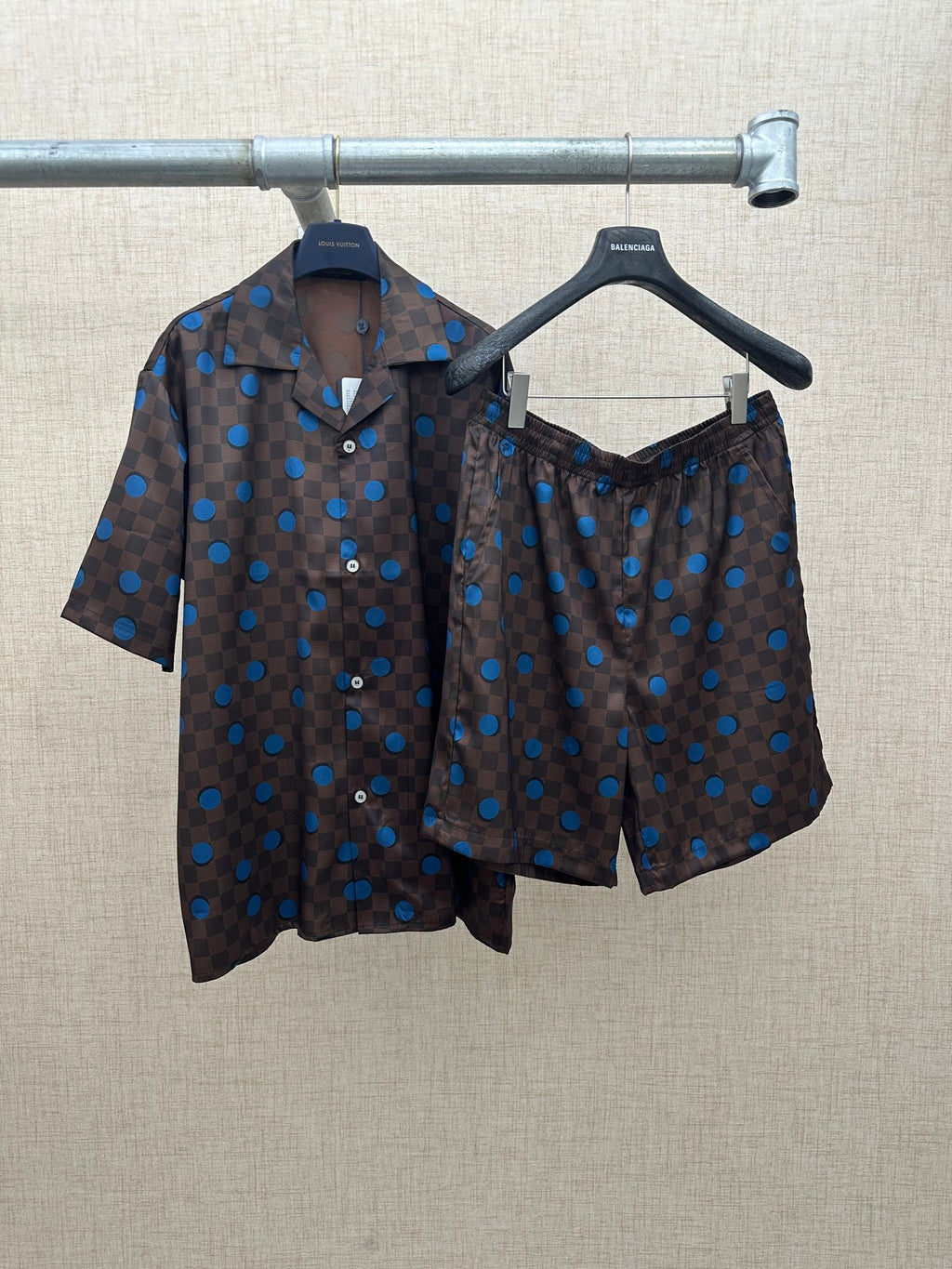 Short-sleeve shirt and matching shorts set with blue polka-dot and check pattern