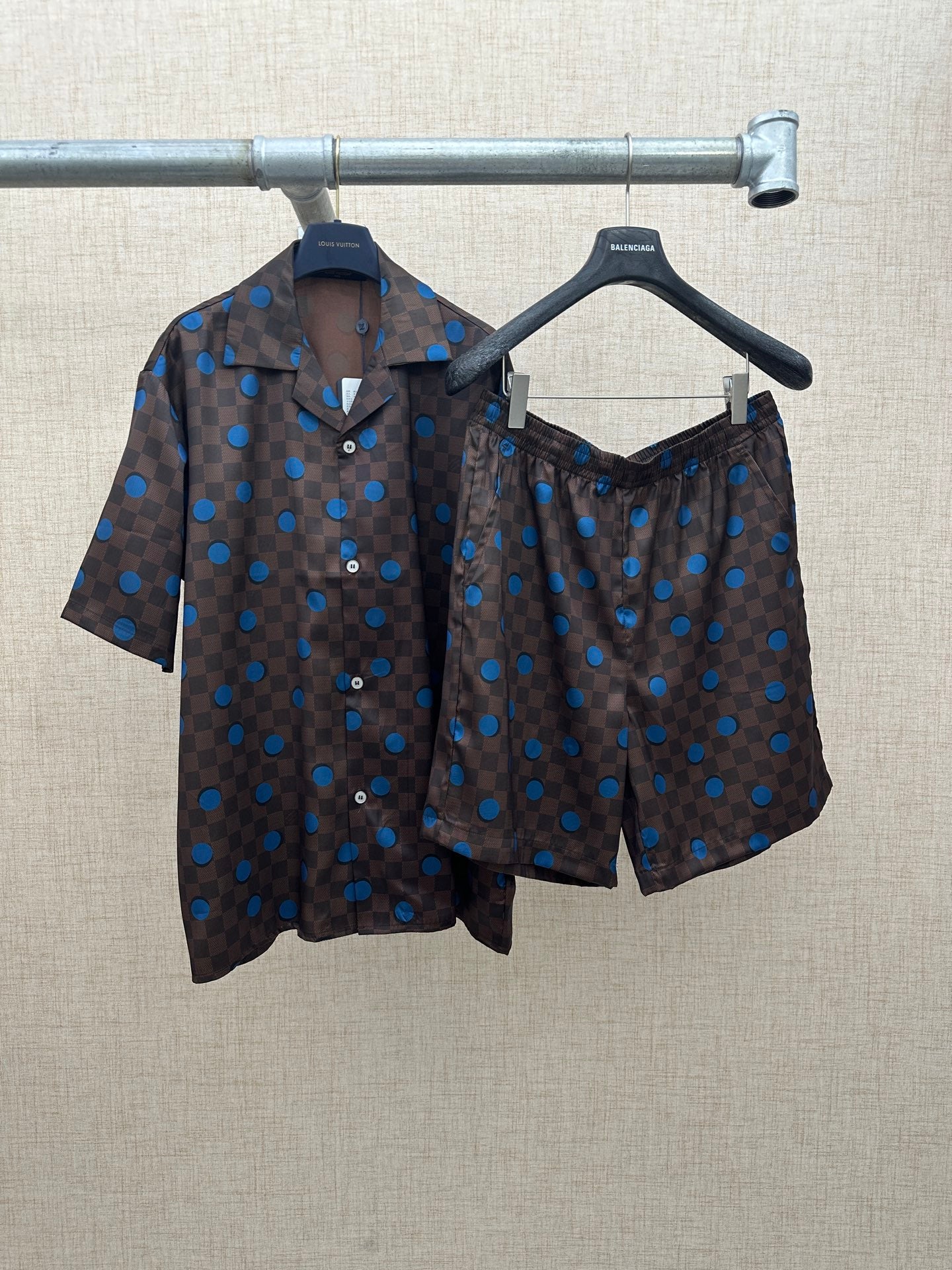 Short-sleeve shirt and matching shorts set with blue polka-dot and check pattern