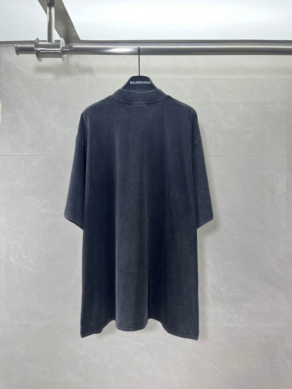 Dark blue short-sleeve T-shirt, back view