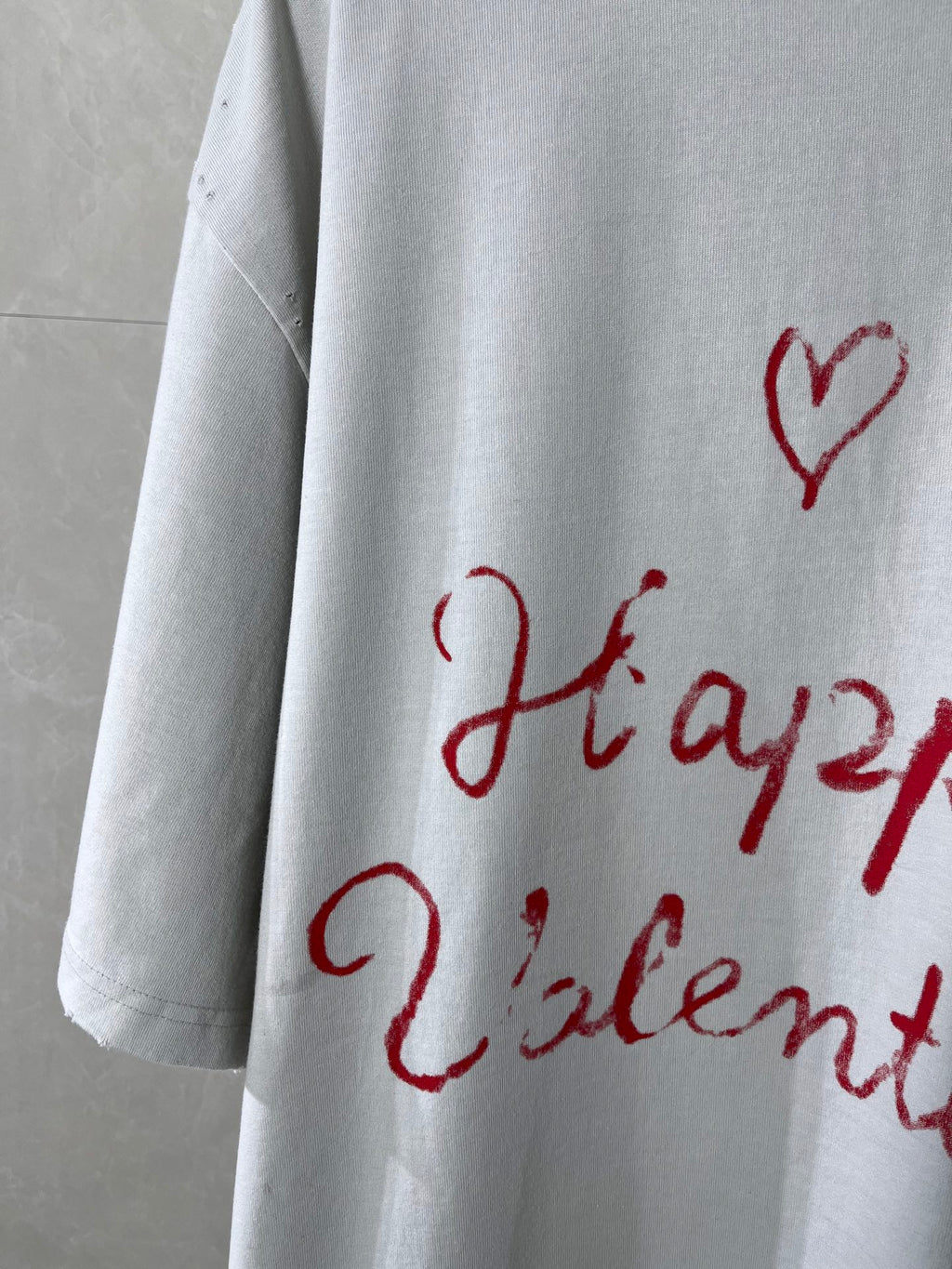 Balenciaga short-sleeve T-shirt sleeve and hem with red “Happy Valentine’s” lettering