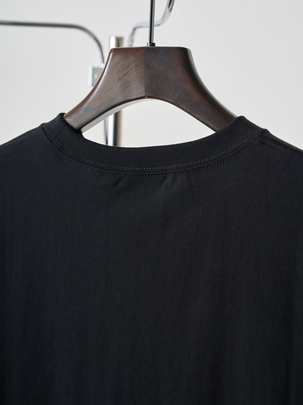 Dior short-sleeve T-shirt collar view, black plain back