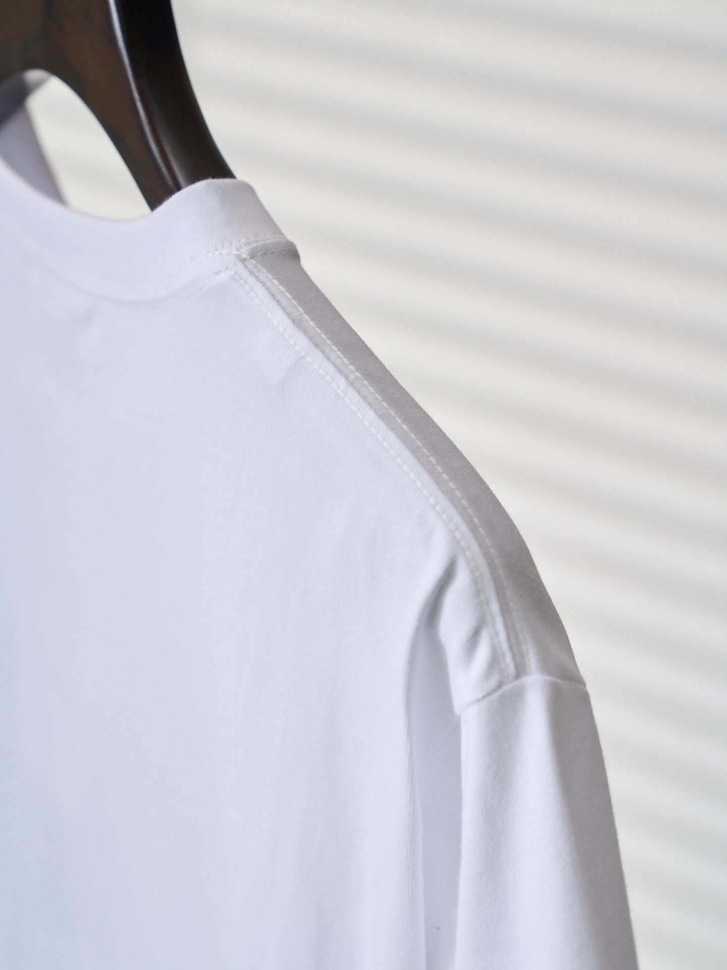 White T-shirt with short sleeves and stitched shoulder seam