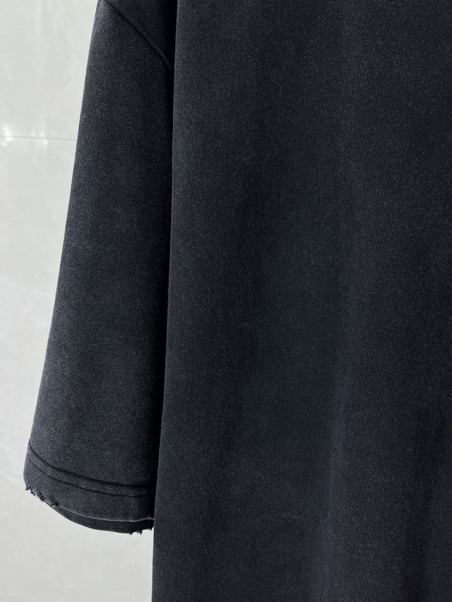 Dark navy short-sleeve T-shirt with stitched sleeve cuff and straight hem