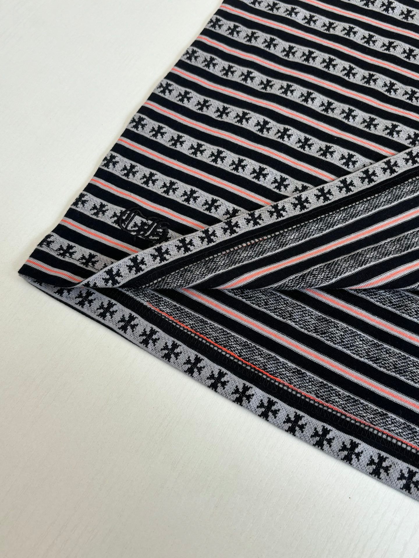 Striped short-sleeve T-shirt with repeating motif bands and red-and-white lines