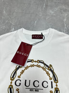 White short-sleeve T-shirt with Gucci logo graphic and red tag