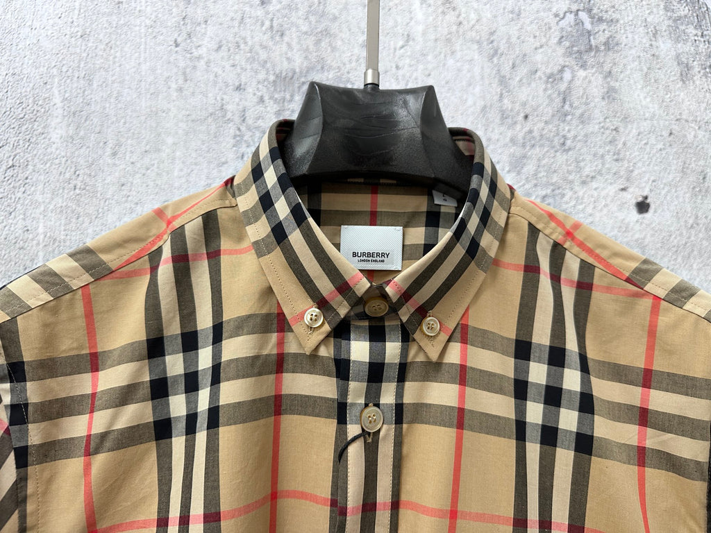 Burberry plaid shirt collar with button placket and long sleeves