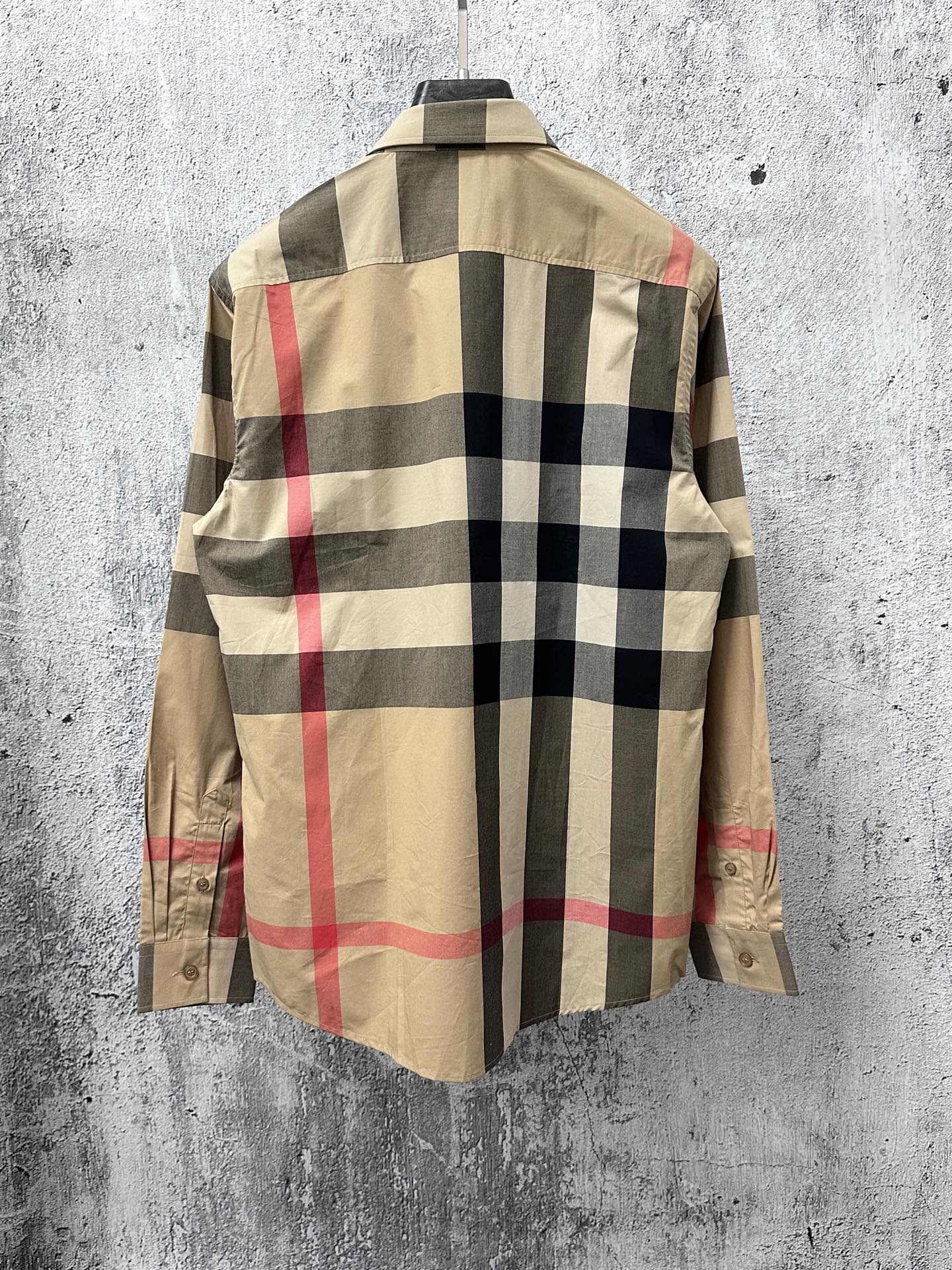 Plaid long-sleeve shirt back, beige with black and red check blocks