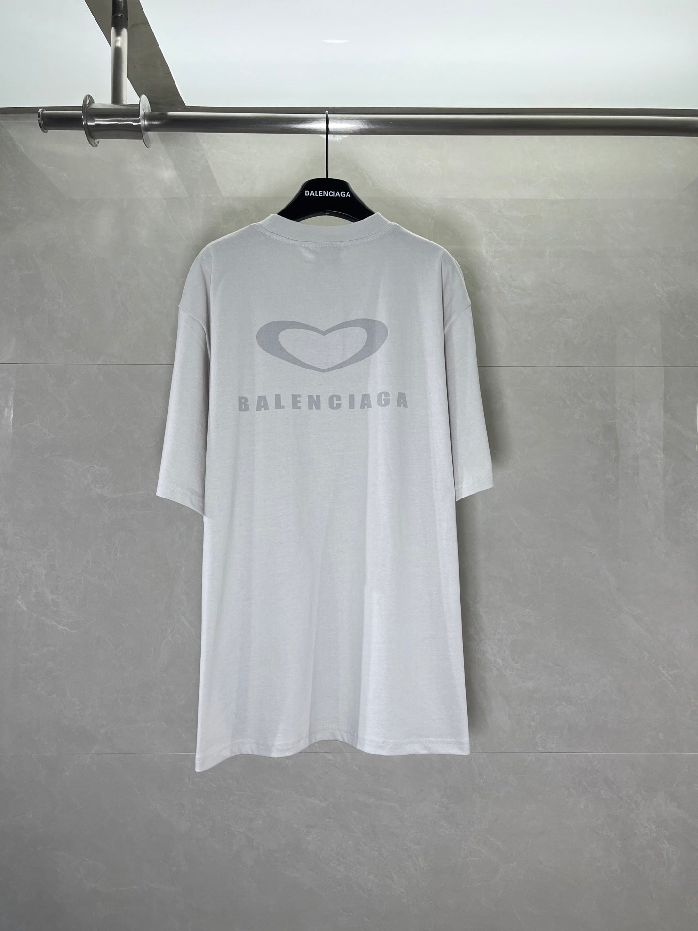 Balenciaga short-sleeve T-shirt back with large heart and BALENCIAGA logo print