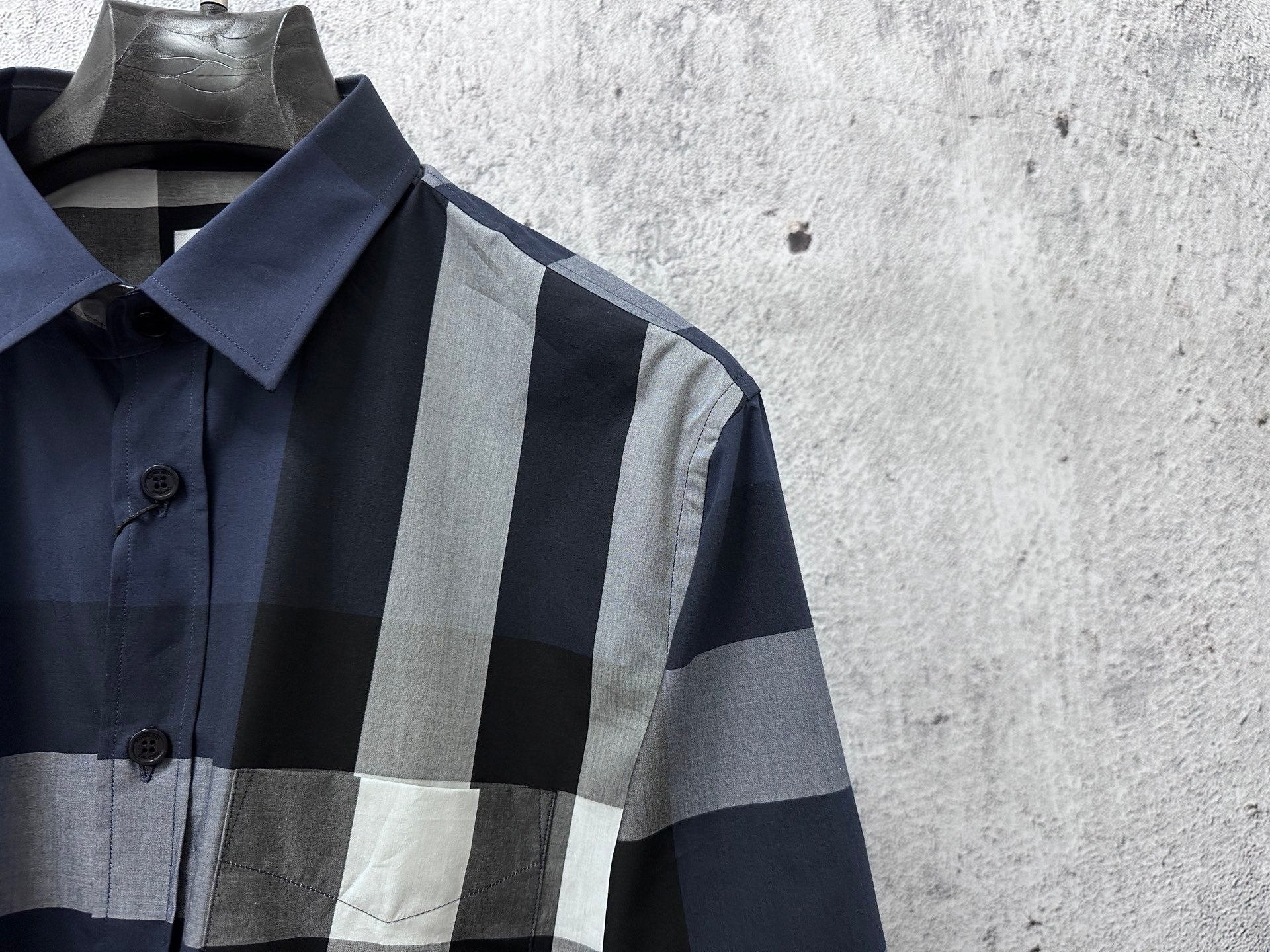 Plaid long-sleeve shirt collar with dark navy, gray, and white check panels